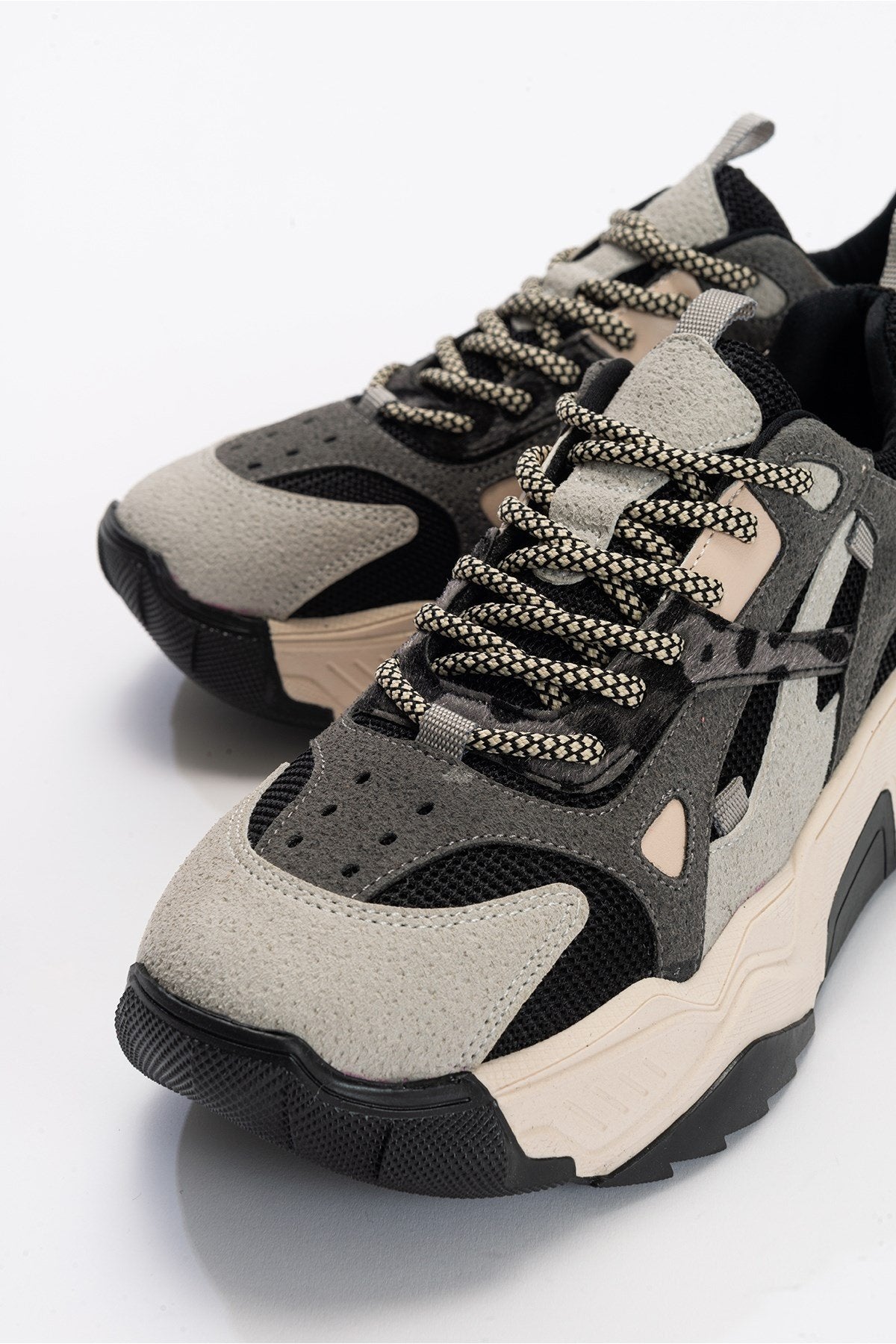 Loretta - Black Gray Platform Sneakers – detail view showing black, red, Vowalisse
