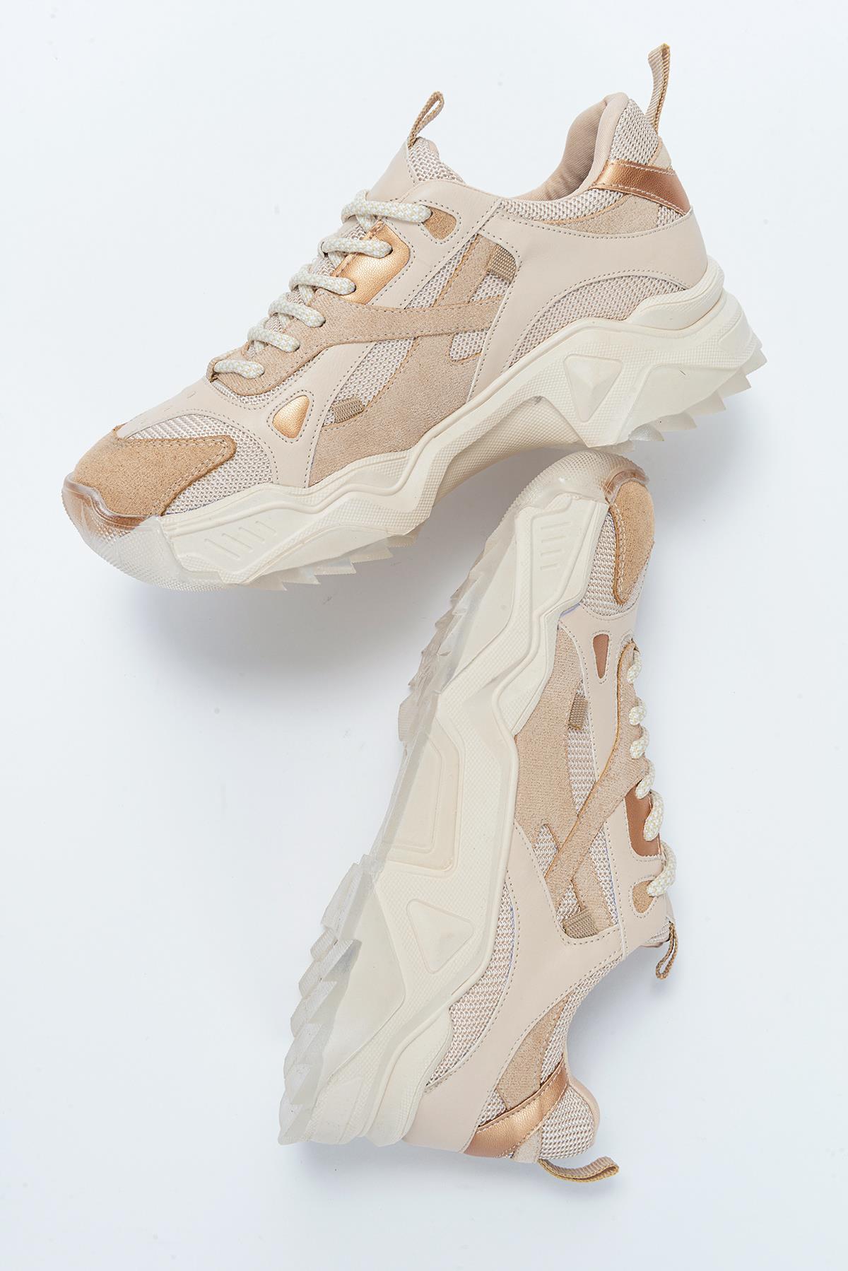 Loretta - Beige Platform Sneakers – heel view showing red, Vowalisse