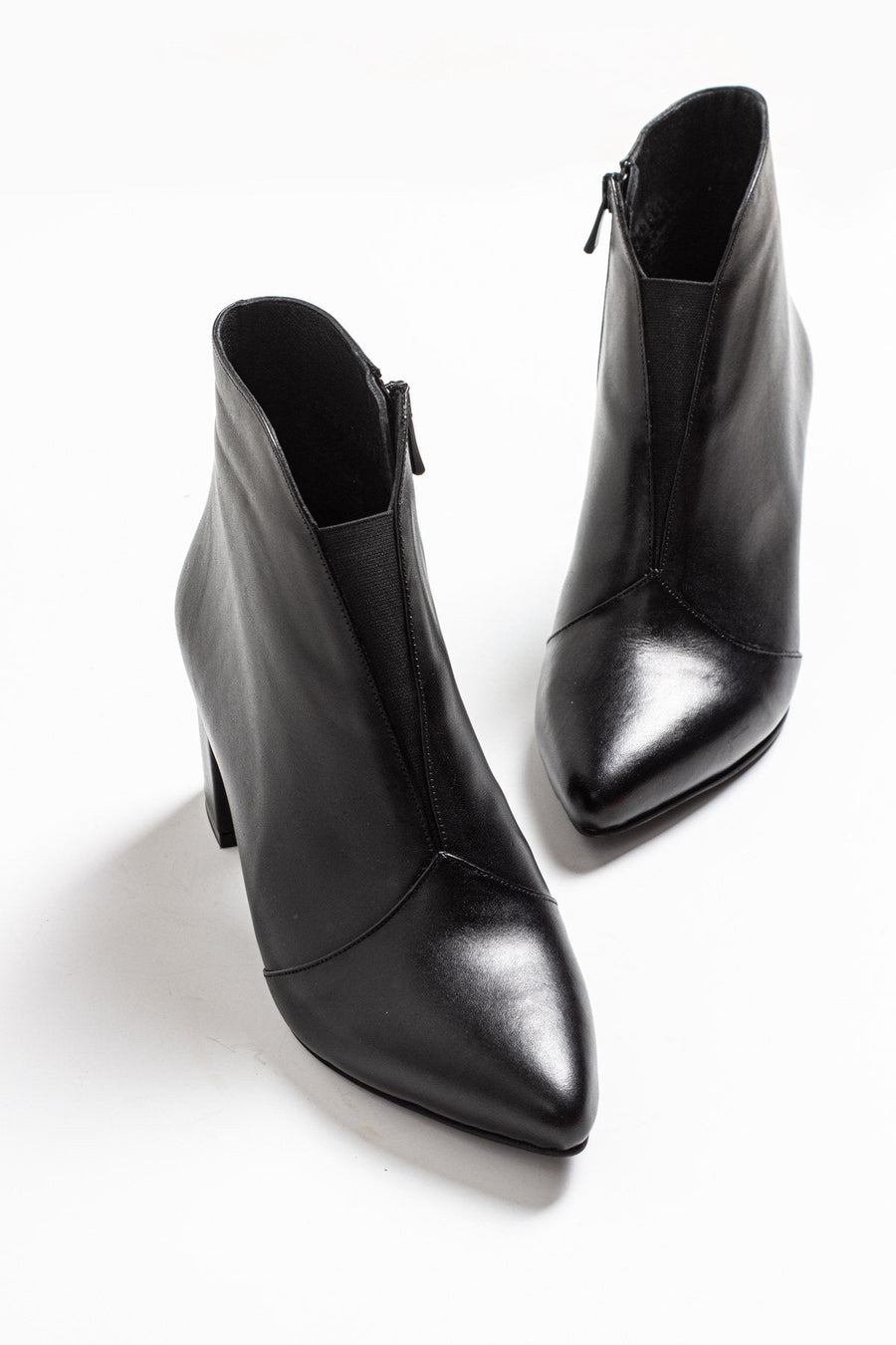 Finda Black Leather Block‑Heel Boot