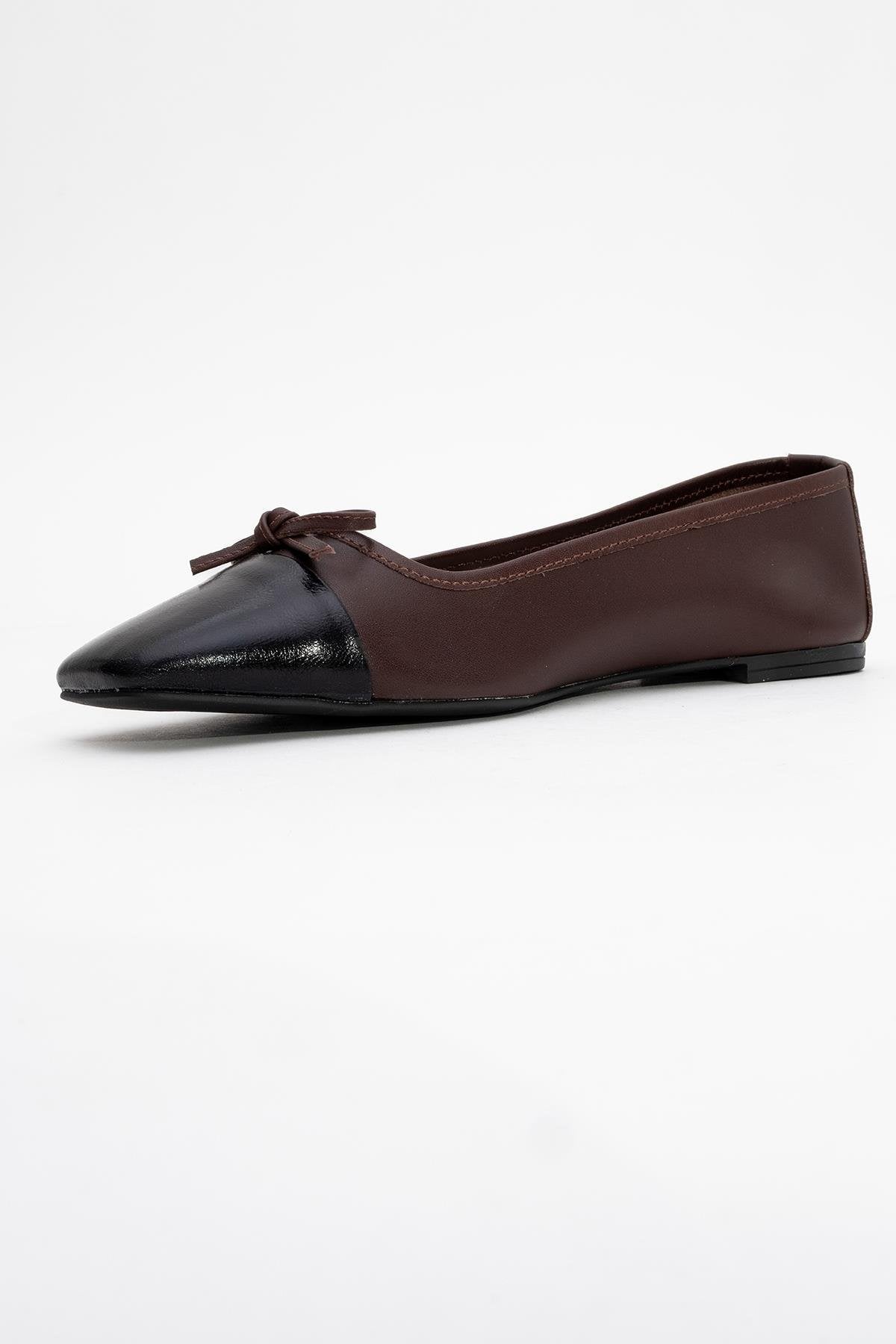 Romy - Brown-Black Genuine Leather Ballet Flat – heel view showing leather, black, Vowalisse