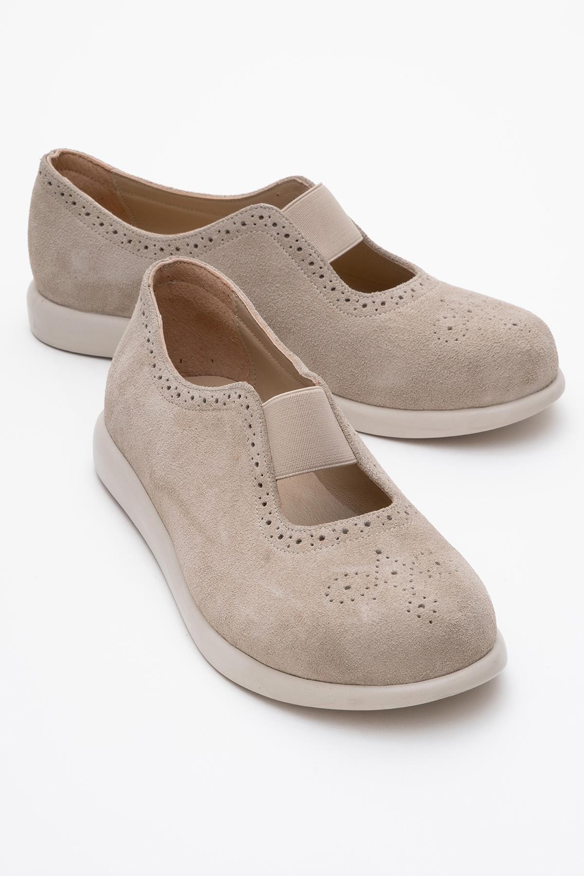 CHELLE Beige Suede Elastic Leather Flat – front three-quarter view showing leather, suede, Vowalisse