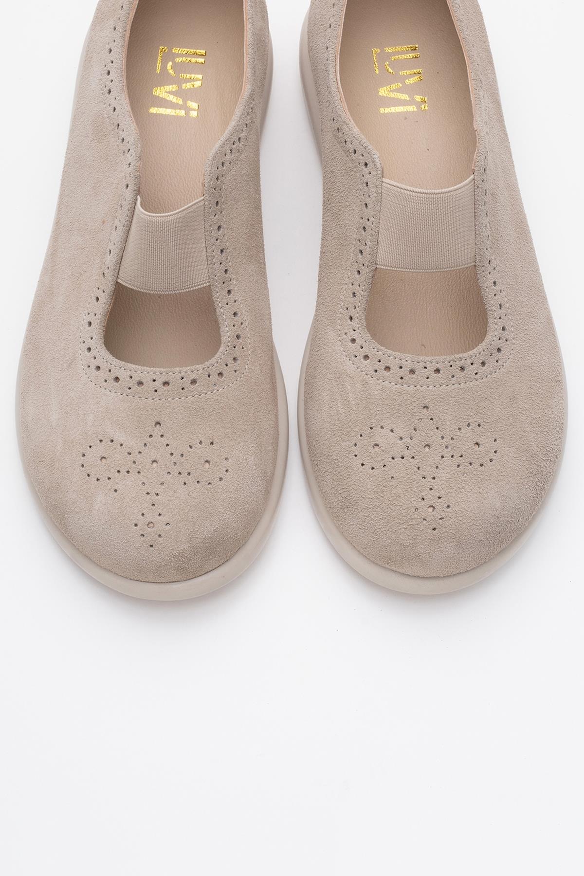 CHELLE Beige Suede Elastic Leather Flat – side view showing leather, suede, Vowalisse