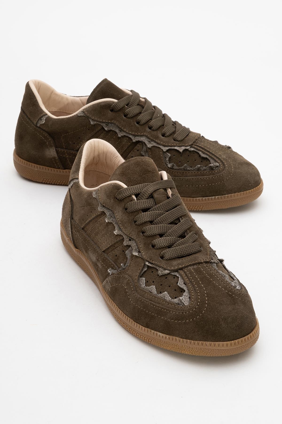 Shiva - Emerald Green Suede Leather Sneakers – front three-quarter view showing leather, suede, green, Vowalisse