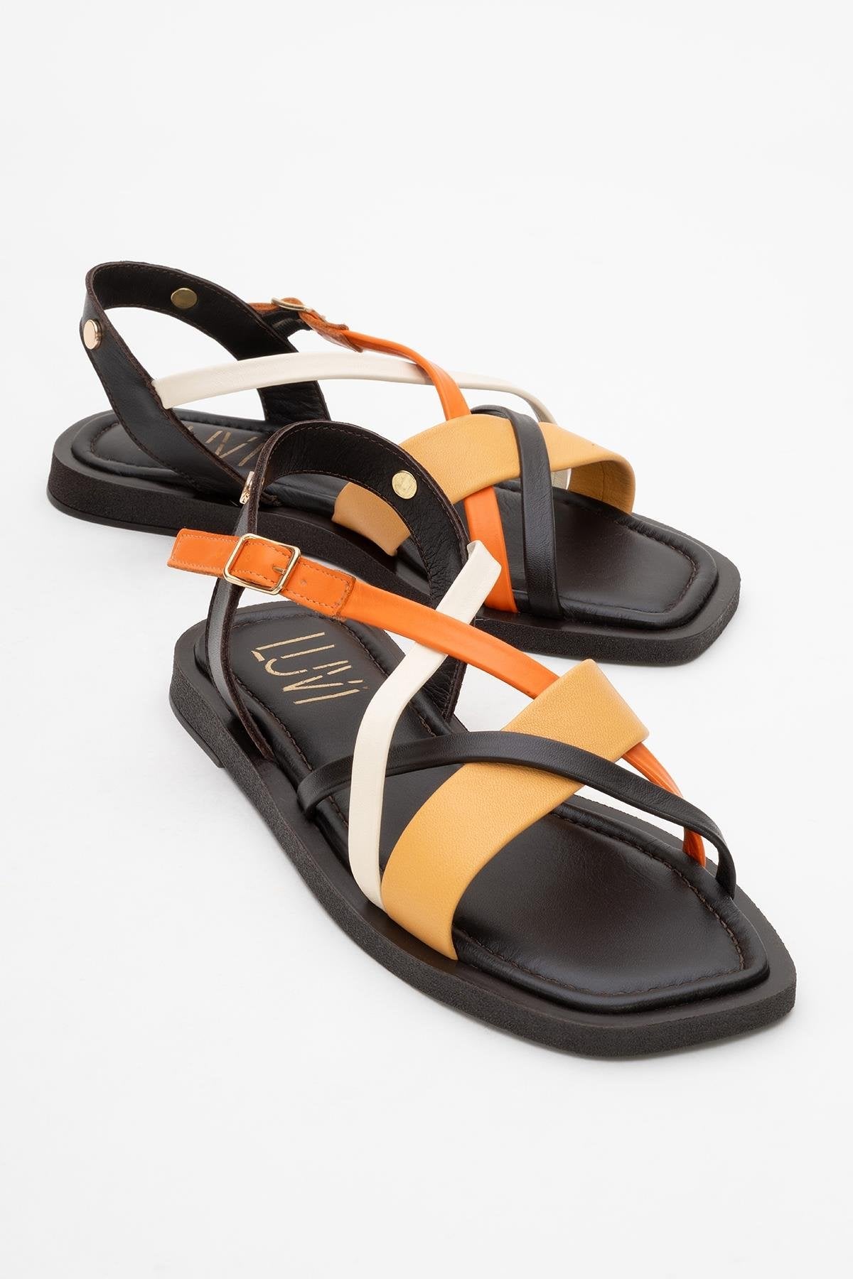 Rouse - Brown Leather Sandal – front three-quarter view showing leather, Vowalisse