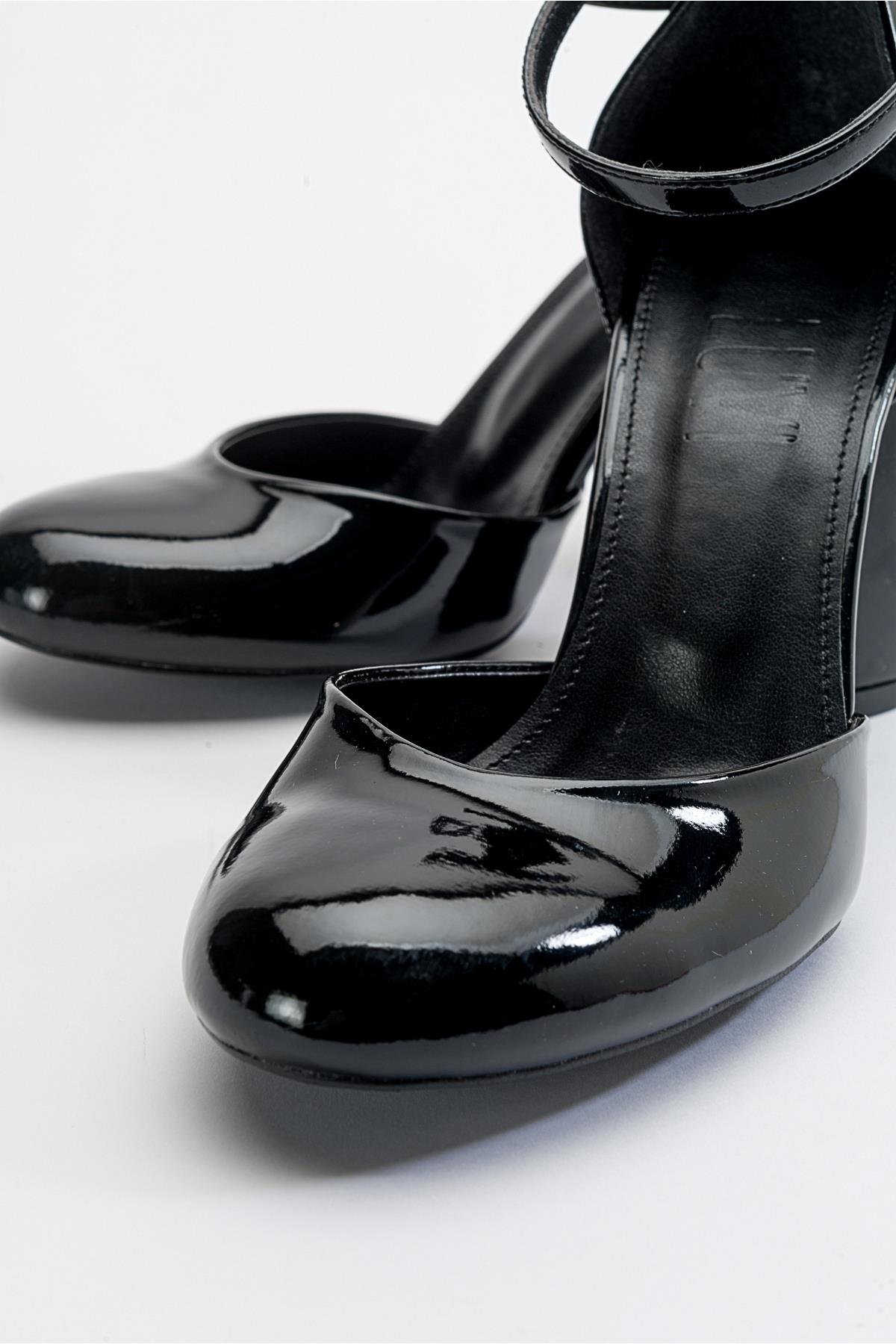 Oslo - Black Heeled Shoe – side view showing leather, black, Vowalisse
