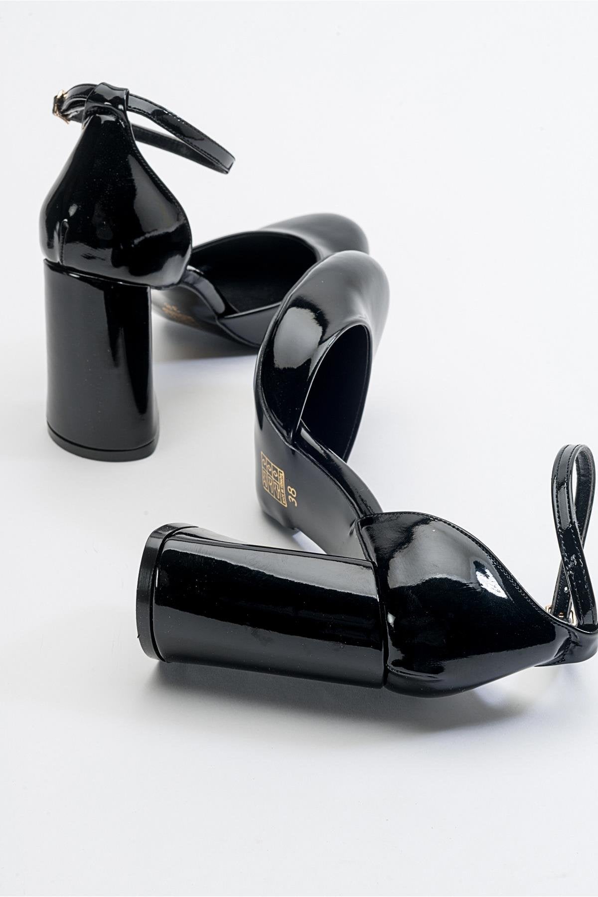 Oslo - Black Heeled Shoe – detail view showing leather, black, Vowalisse