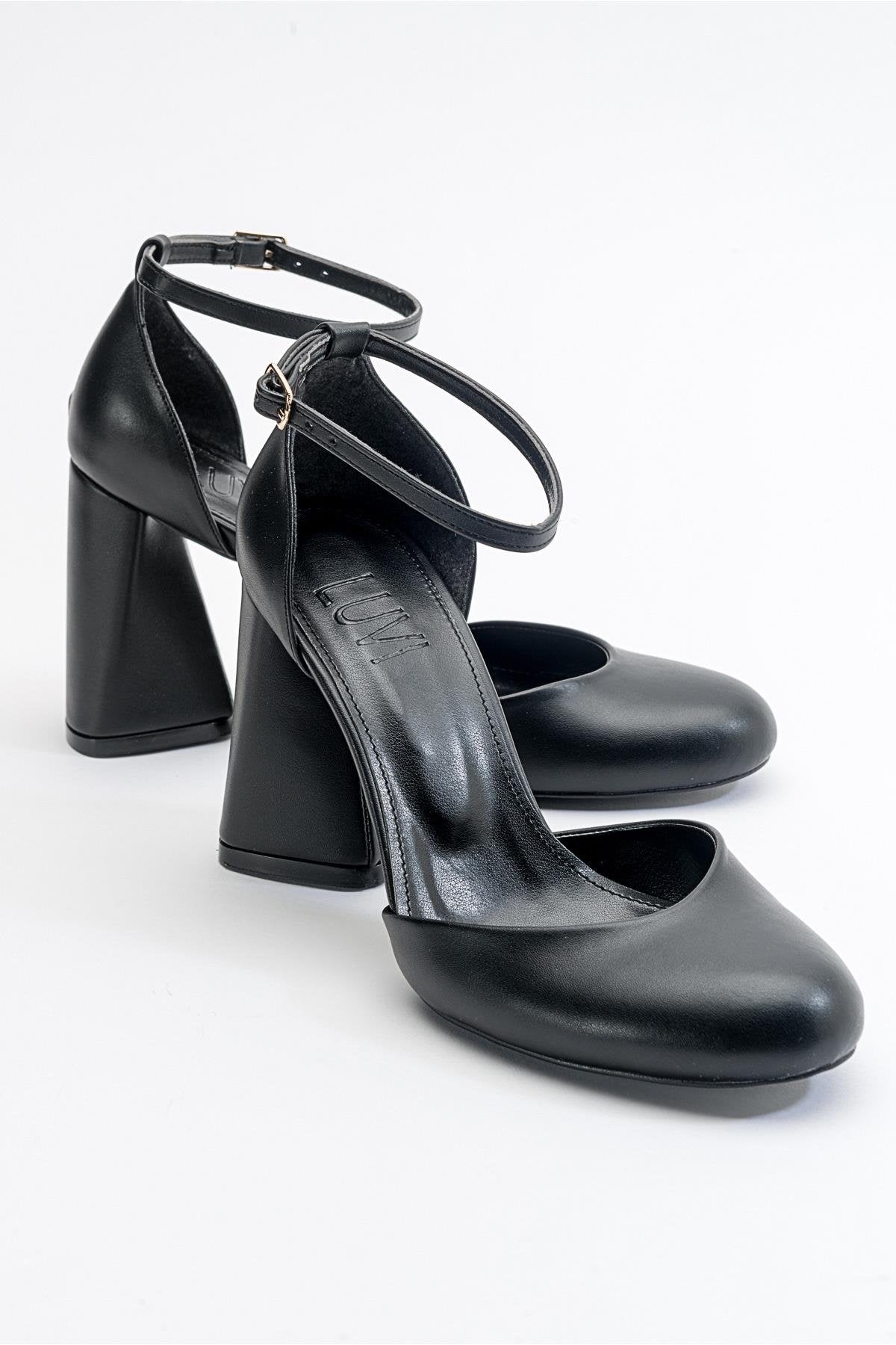 Oslo - Black Heeled Shoe – front three-quarter view showing leather, black, Vowalisse