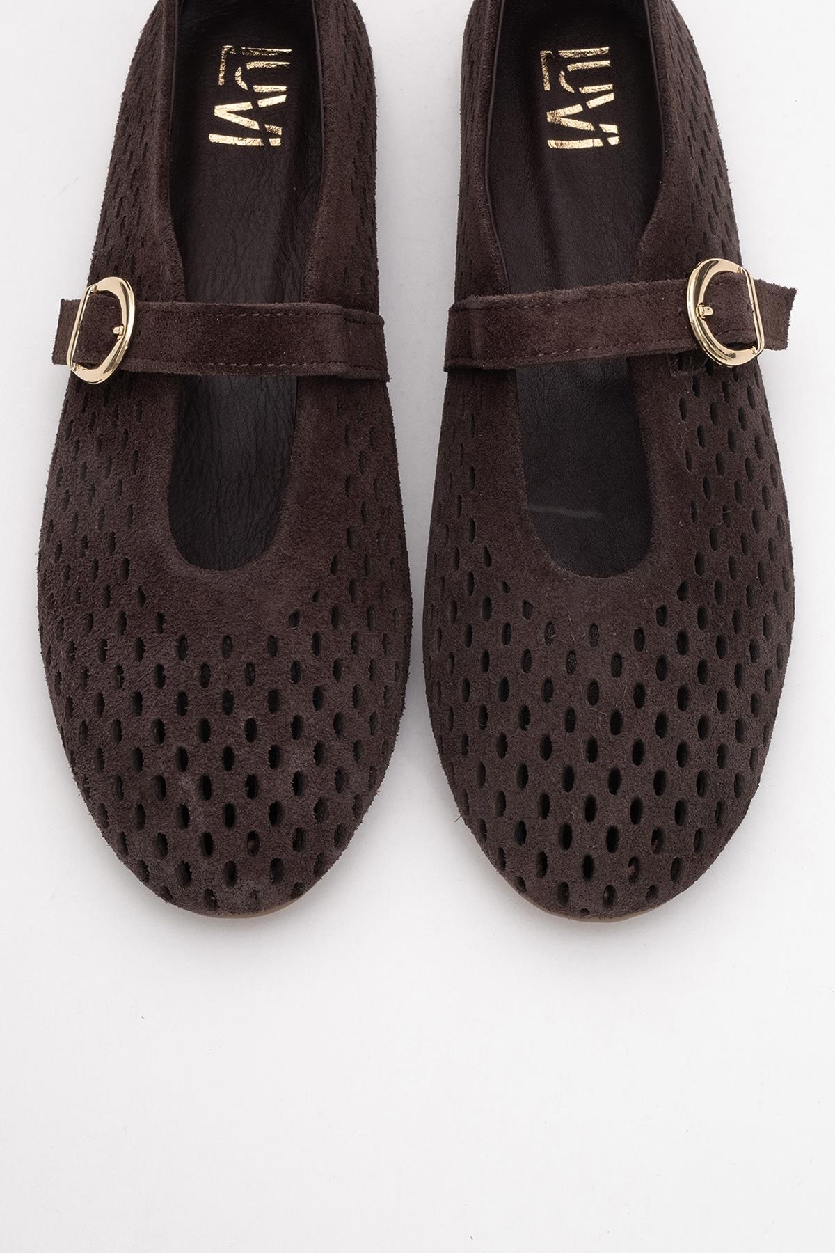 Arian - Brown Genuine Leather Ballet Flat – side view showing leather, Vowalisse