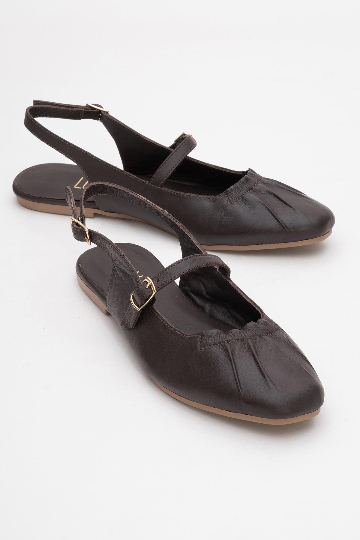 BRITNEY Brown Leather Closed-Toe Sandal – front three-quarter view showing leather, red, Vowalisse