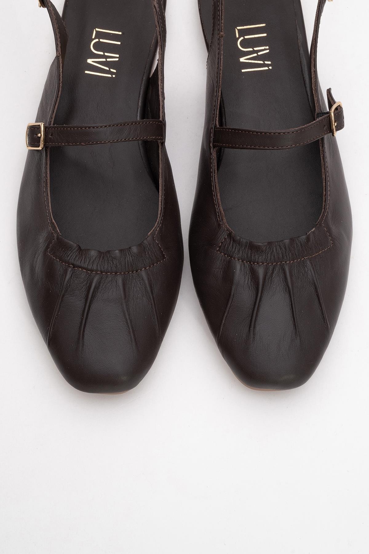 BRITNEY Brown Leather Closed-Toe Sandal – side view showing leather, red, Vowalisse