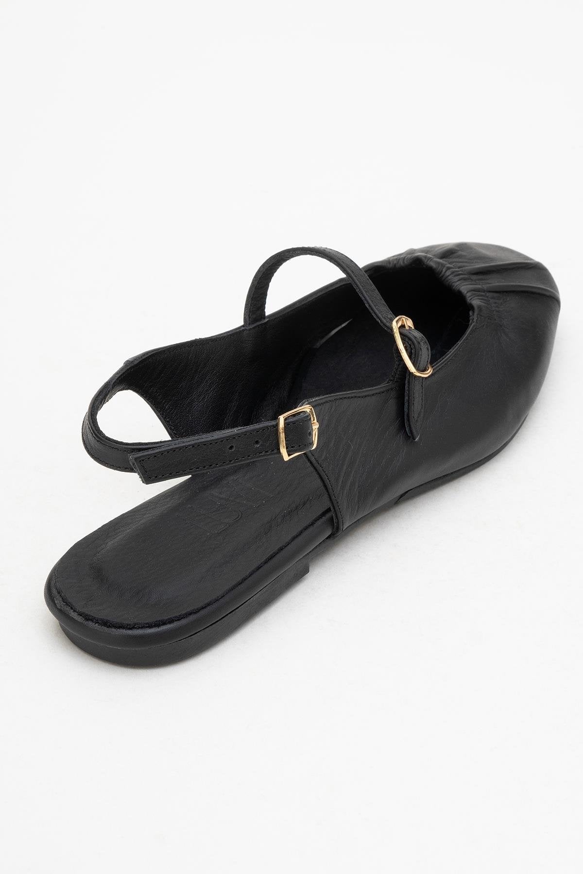 BRITNEY Black Leather Closed-Toe Sandal – back view showing leather, black, red, Vowalisse