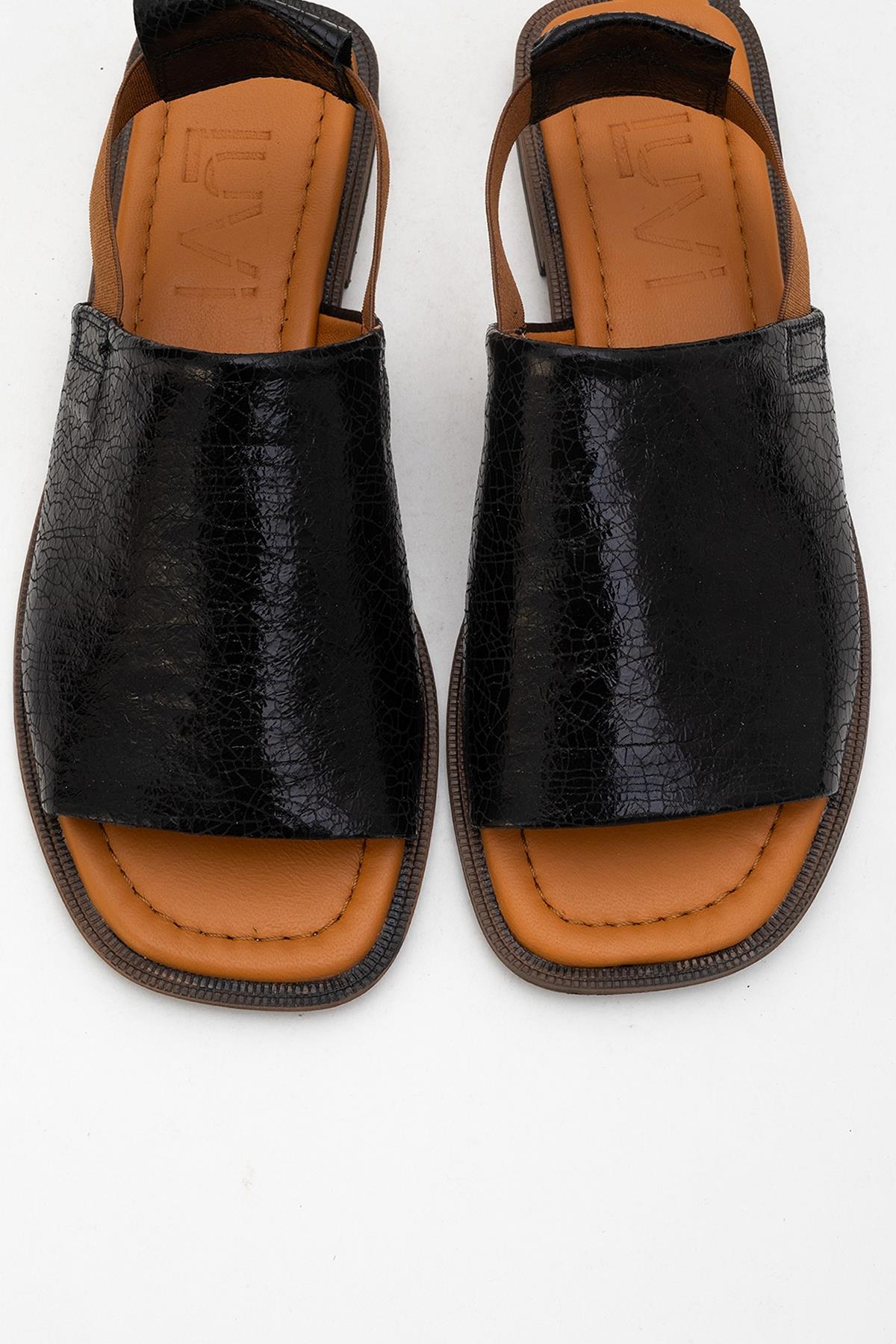 Fuela - Black Elastic Leather Sandals – side view showing leather, black, Vowalisse
