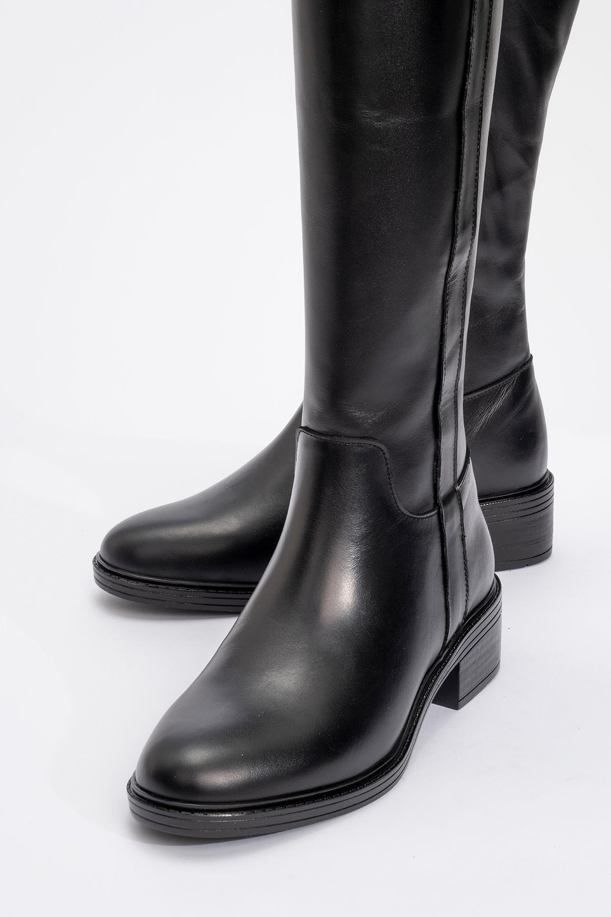 Acro Black Leather Heeled Boot – heel view showing leather, black, Vowalisse