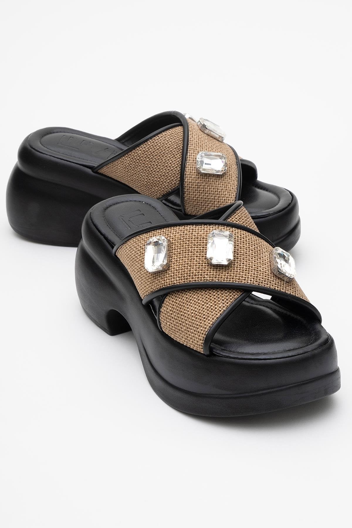 Giev - Black Woven Platform Mule – front three-quarter view showing leather, black, Vowalisse
