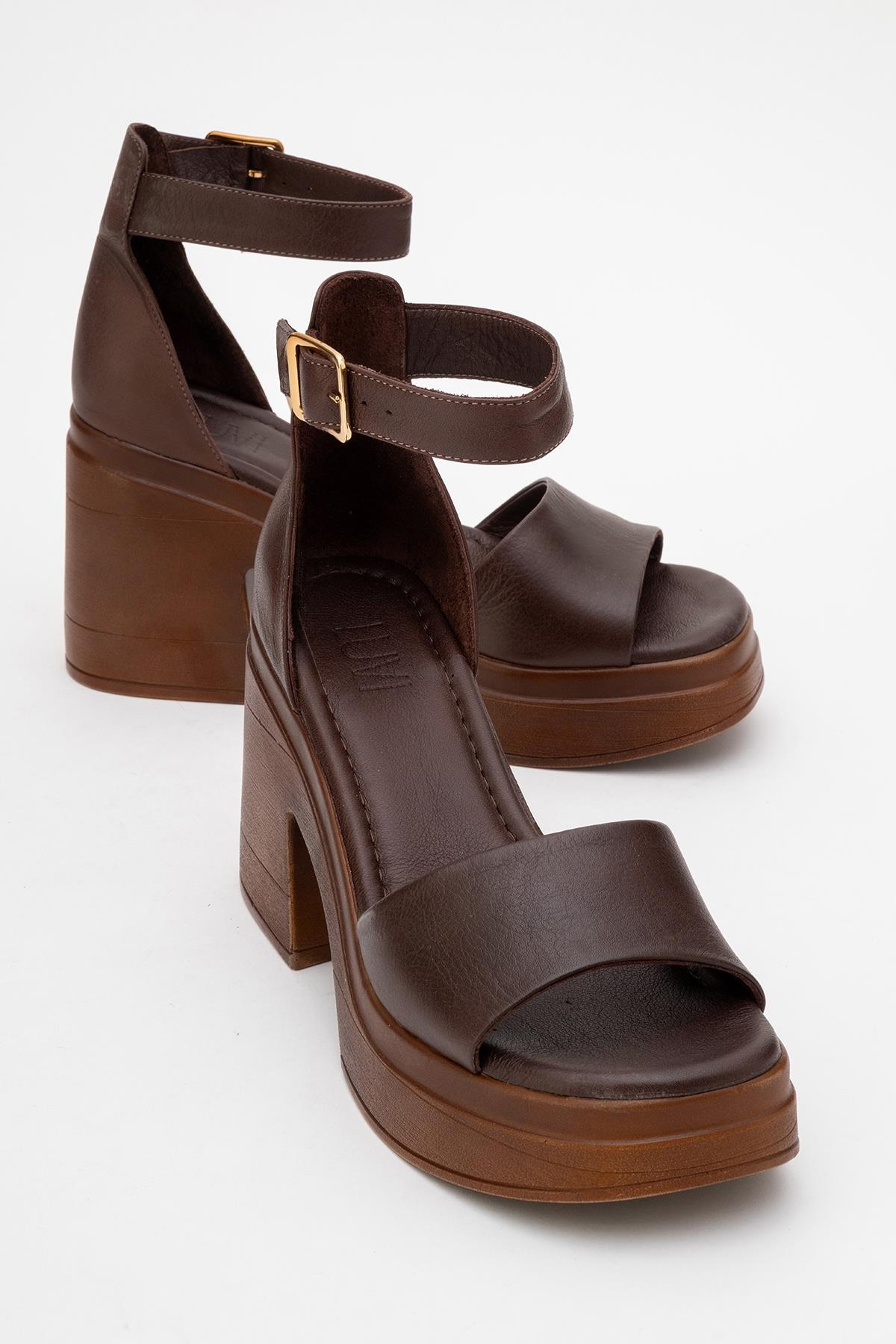 MARGOT - Brown Leather Platform Sandal – front three-quarter view showing leather, Vowalisse