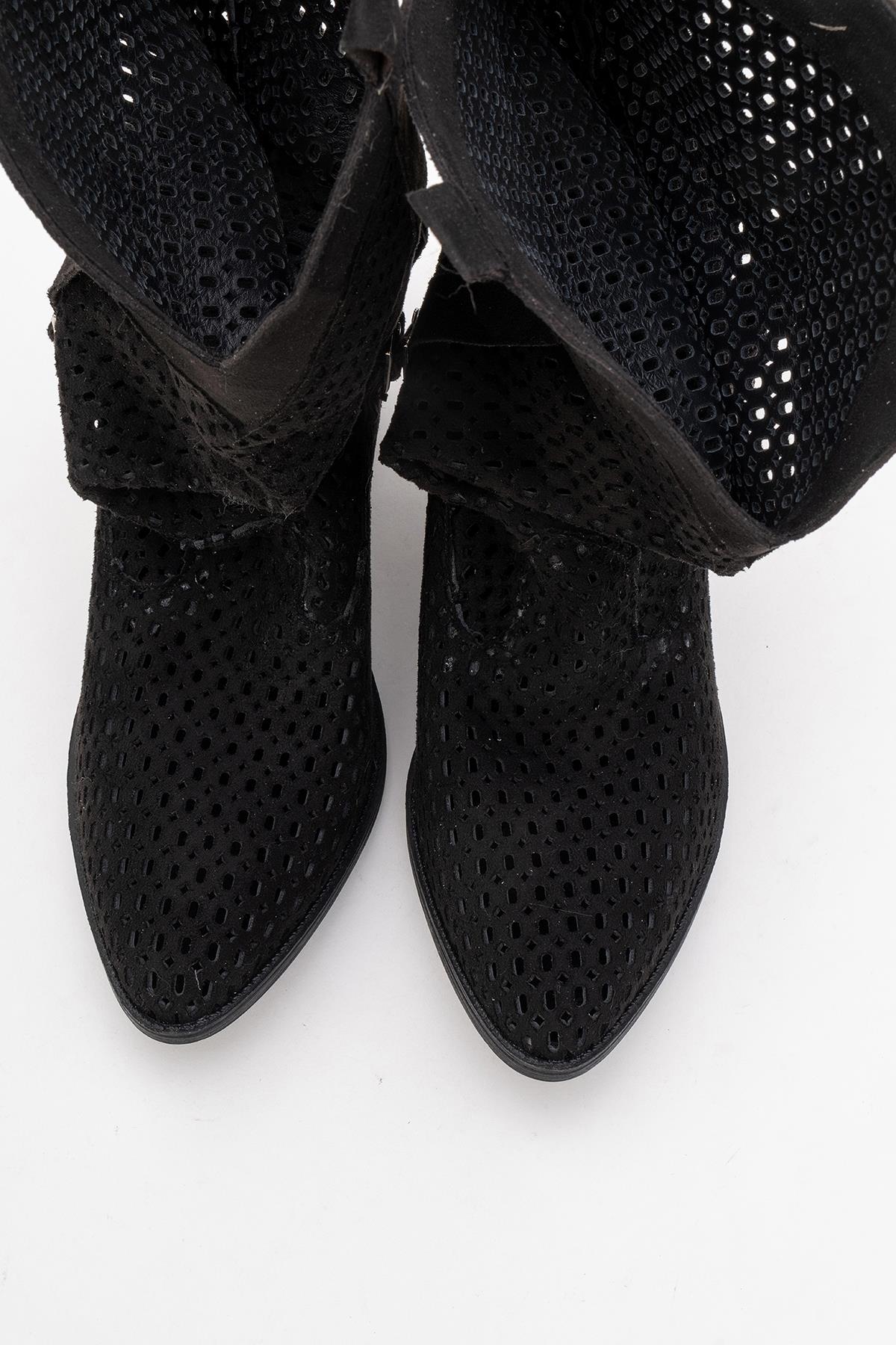 Larry Black Elasticated Block Heel Boot – sole view showing leather, black, red, Vowalisse