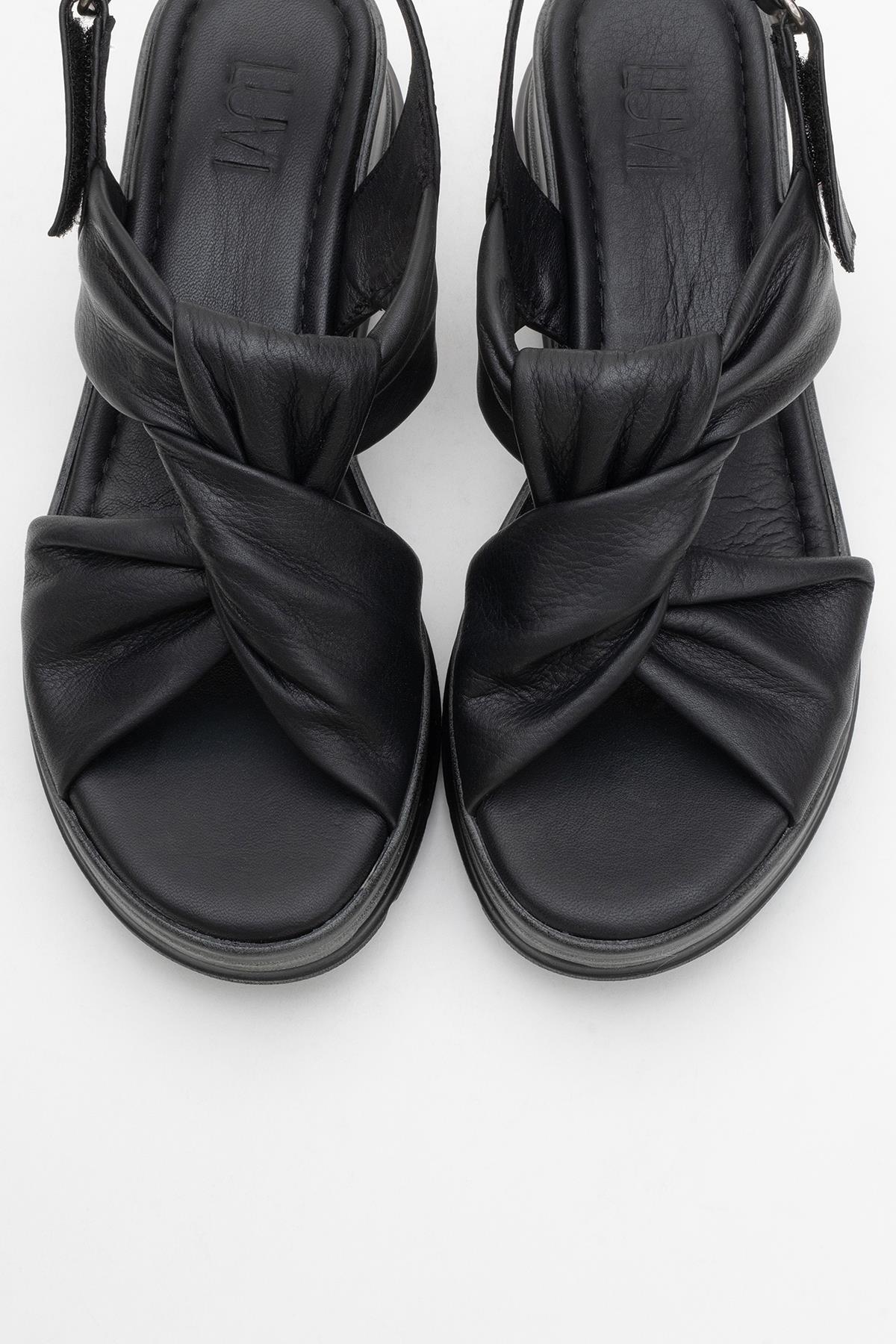 Oara - Black Leather Sandal – side view showing leather, black, Vowalisse