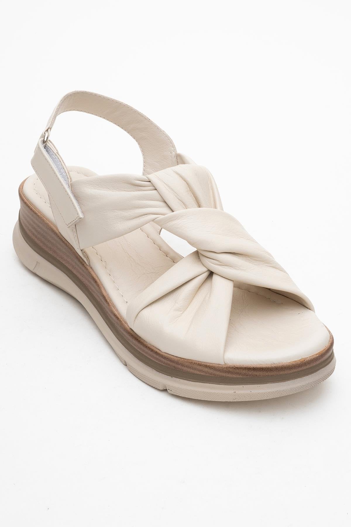 Oara - Beige Leather Sandal – detail view showing leather, Vowalisse