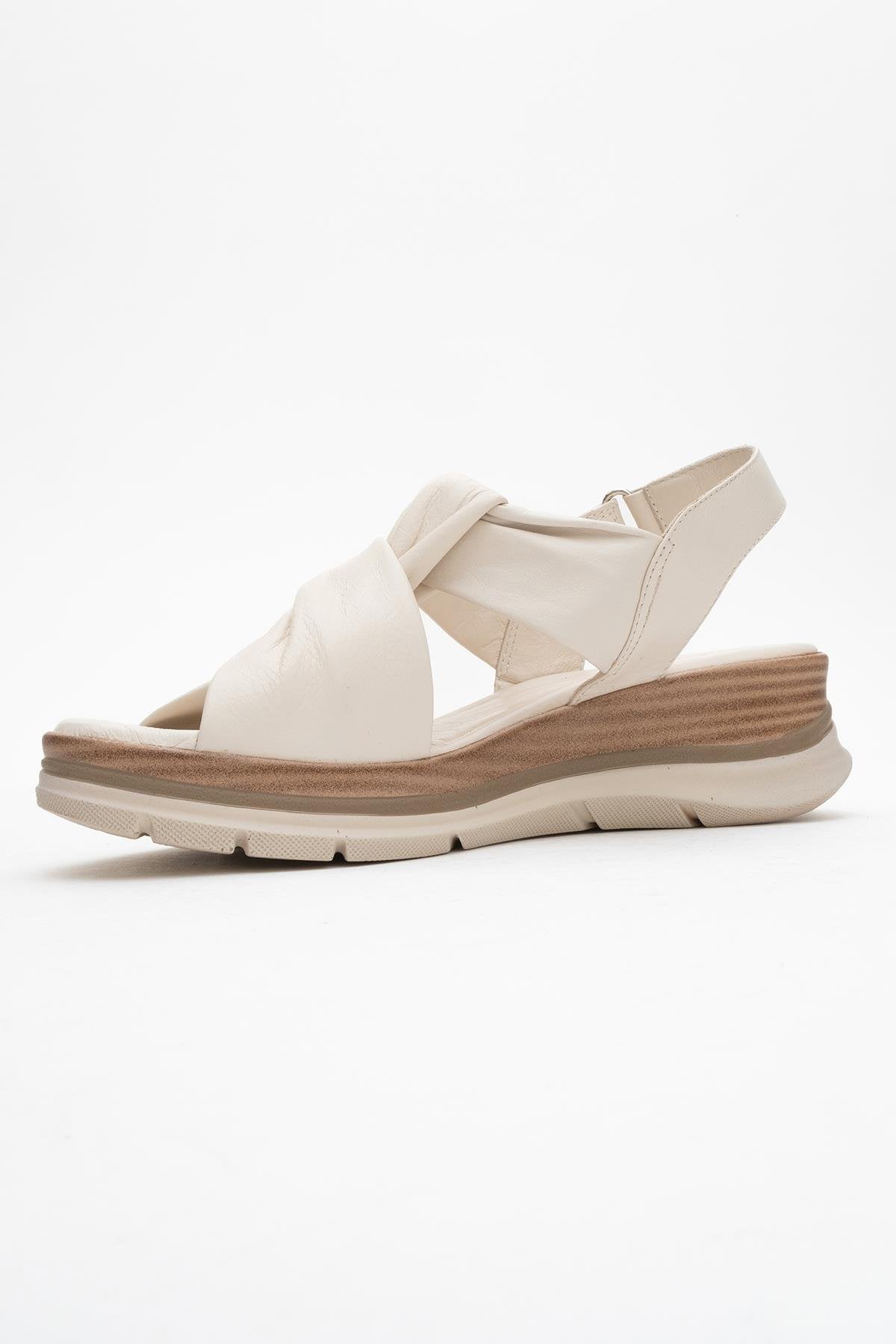 Oara - Beige Leather Sandal – heel view showing leather, Vowalisse