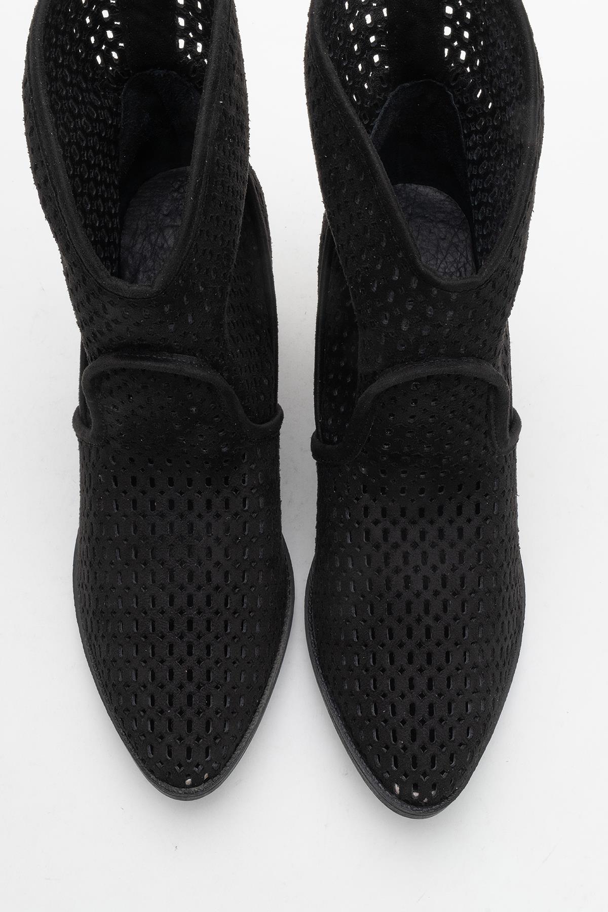 Pera Black Block Heel Boot – back view showing leather, black, Vowalisse