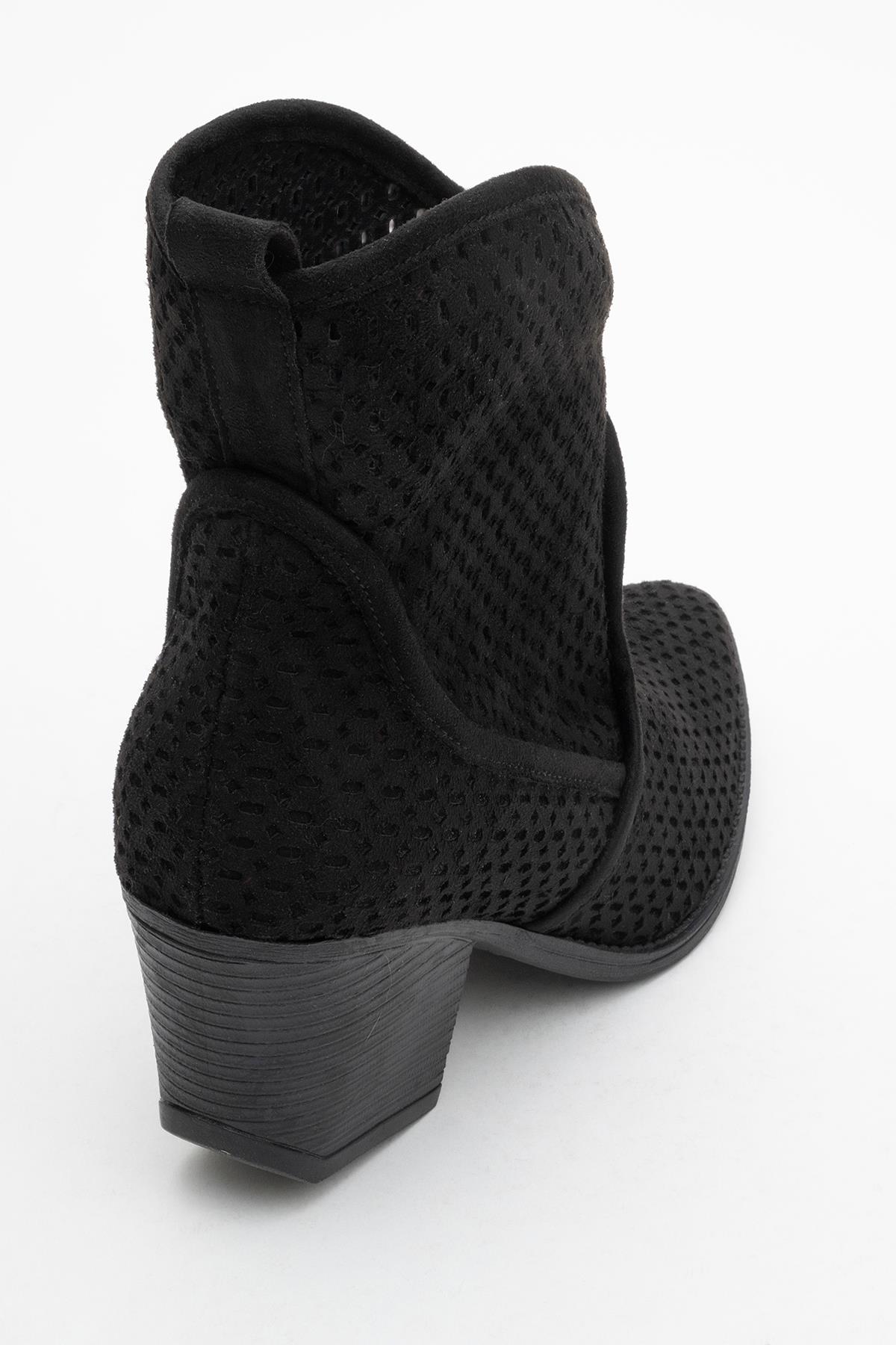 Pera Black Block Heel Boot – pair view showing leather, black, Vowalisse