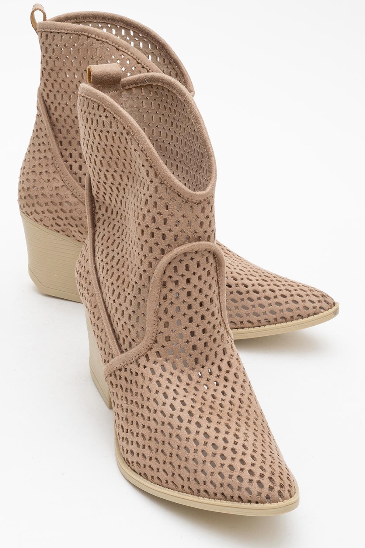 Pera Dark Beige Block Heel Boot – heel view showing leather, Vowalisse