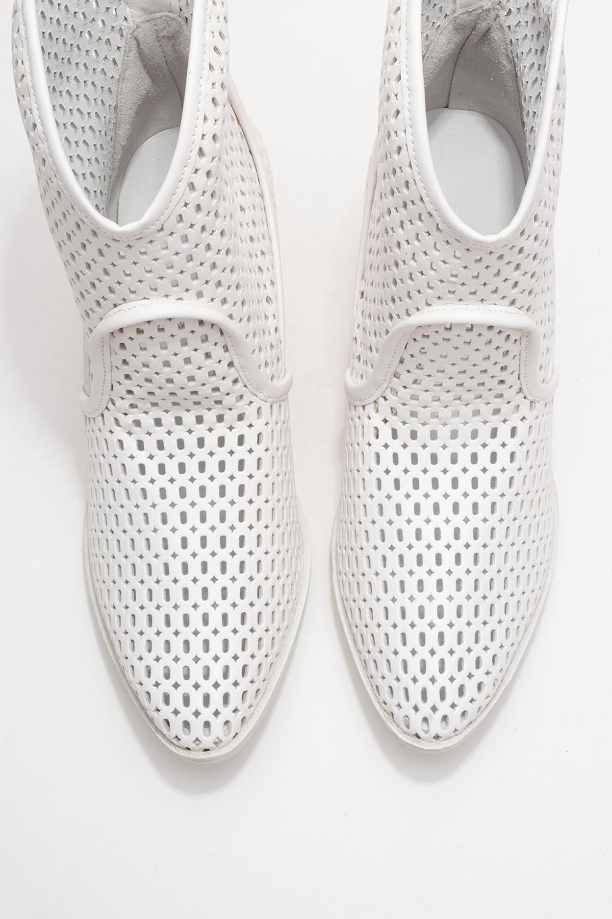 Pera White Block Heel Boot – side view showing leather, white, Vowalisse