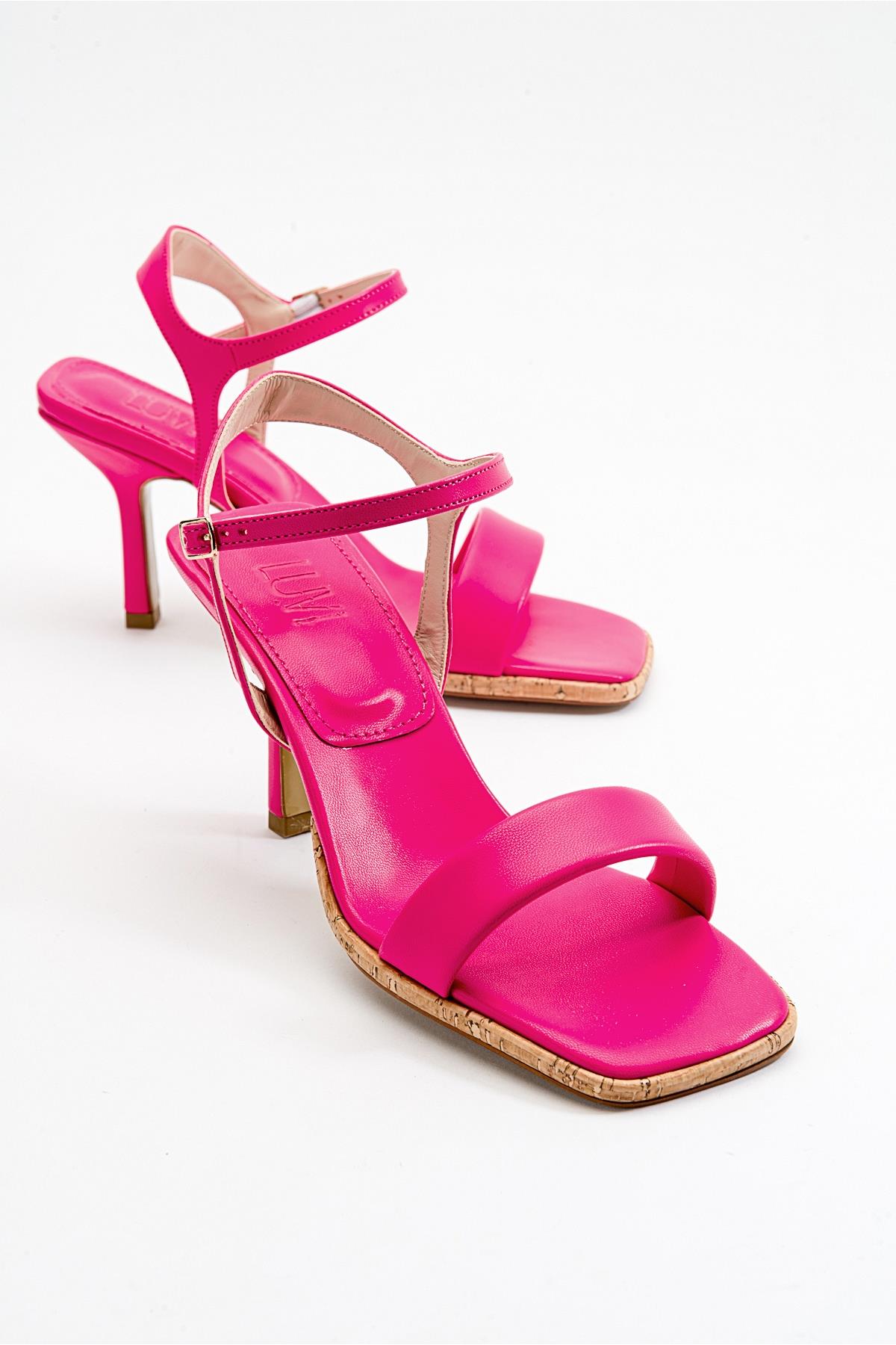 Novel - Fuchsia Heeled Shoe – front three-quarter view showing leather, Vowalisse