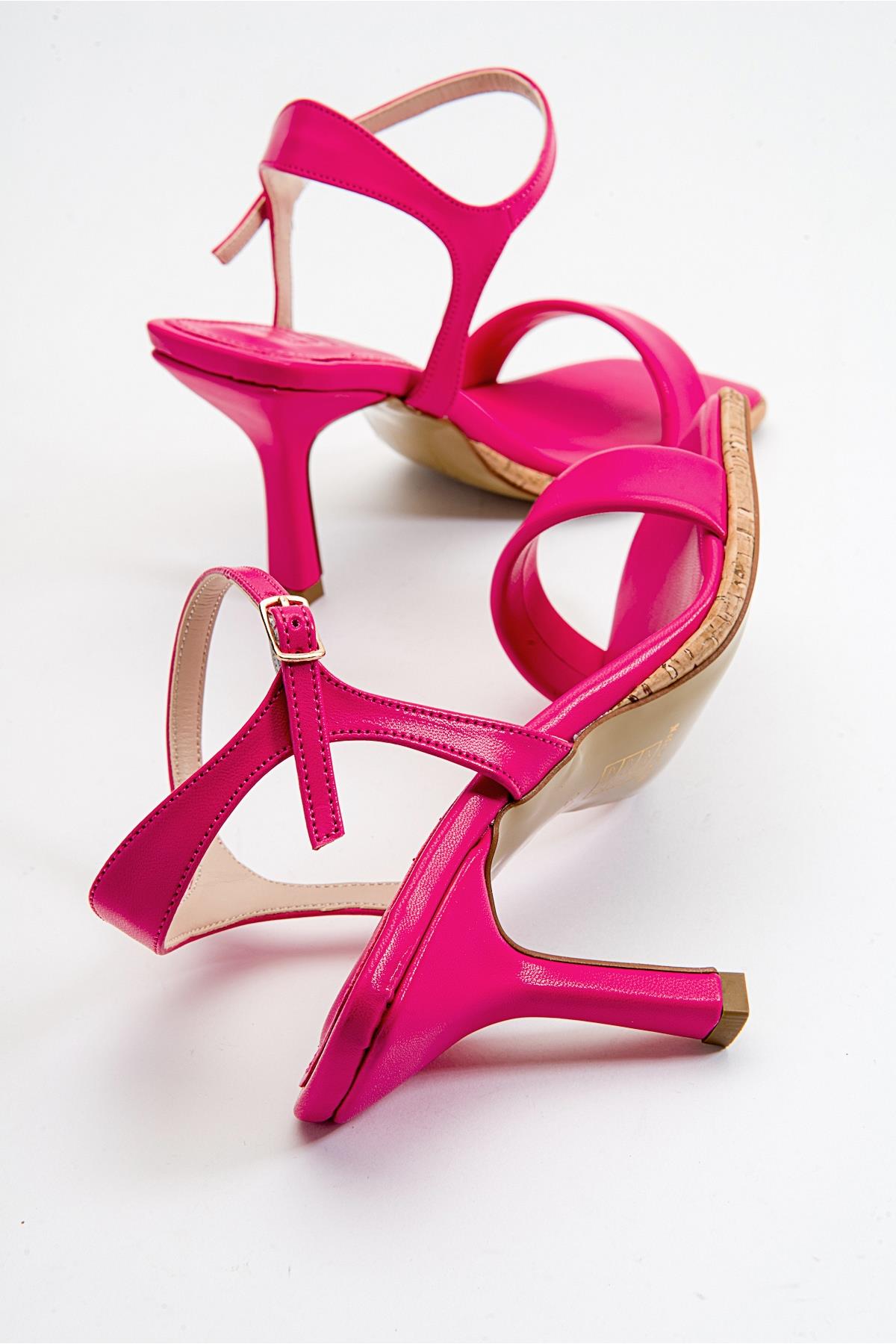 Novel - Fuchsia Heeled Shoe – side view showing leather, Vowalisse