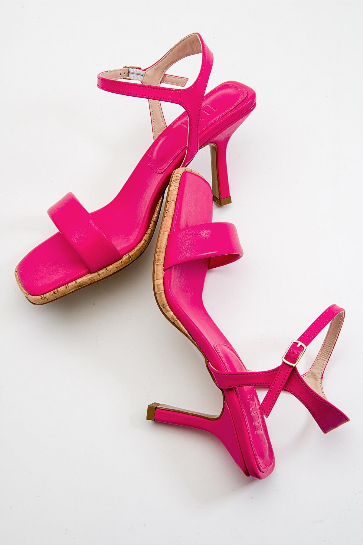 Novel - Fuchsia Heeled Shoe – heel view showing leather, Vowalisse