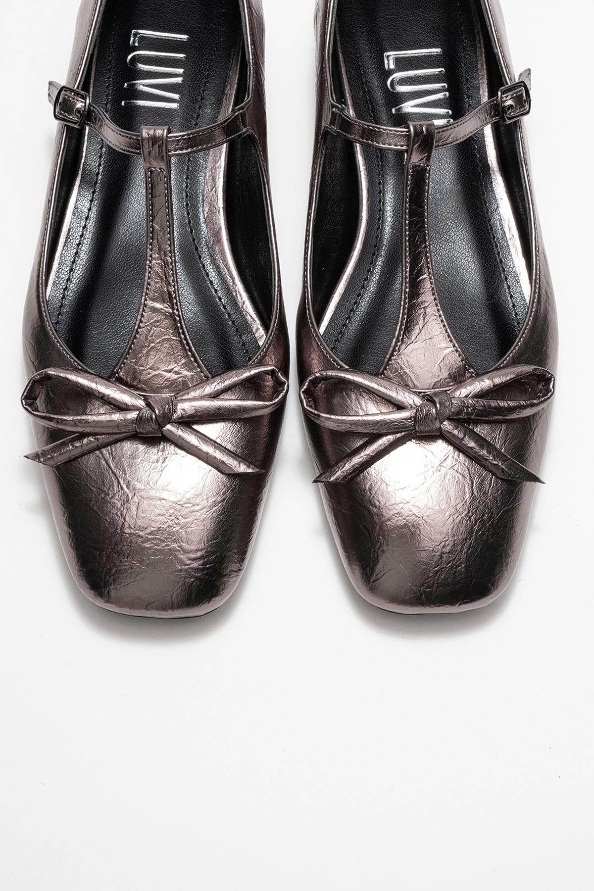 Lorena - Platinum Ballet Flat – side view showing bow, leather, Vowalisse