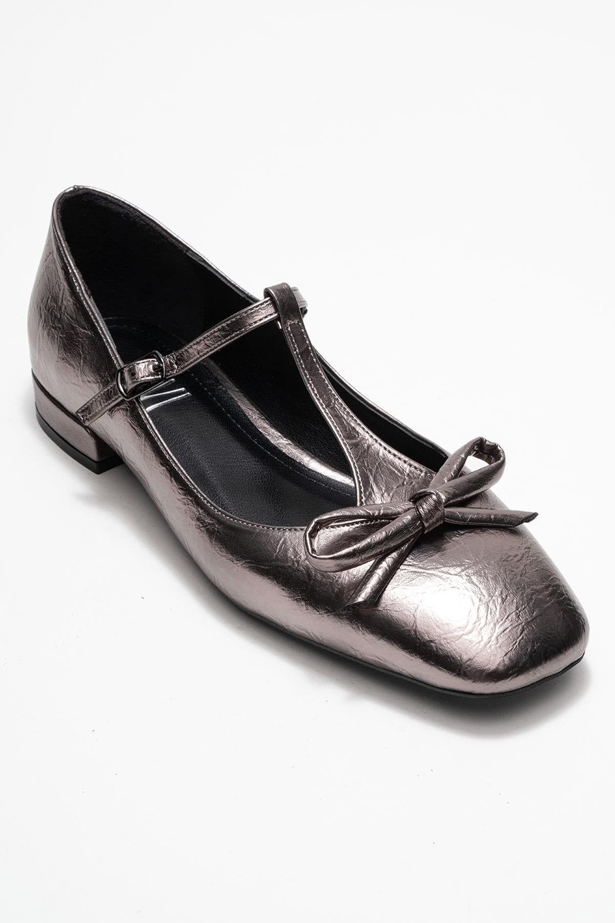 Lorena - Platinum Ballet Flat – detail view showing bow, leather, Vowalisse