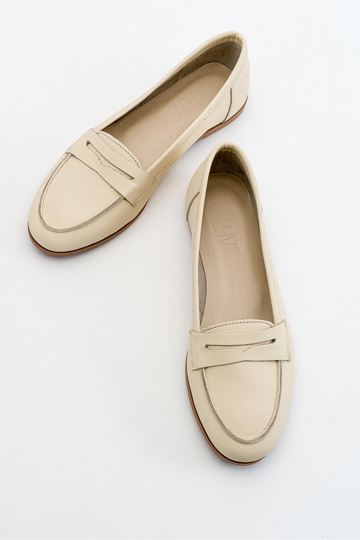 Dorothy - Light Beige Leather Loafers – heel view showing leather, suede, Vowalisse
