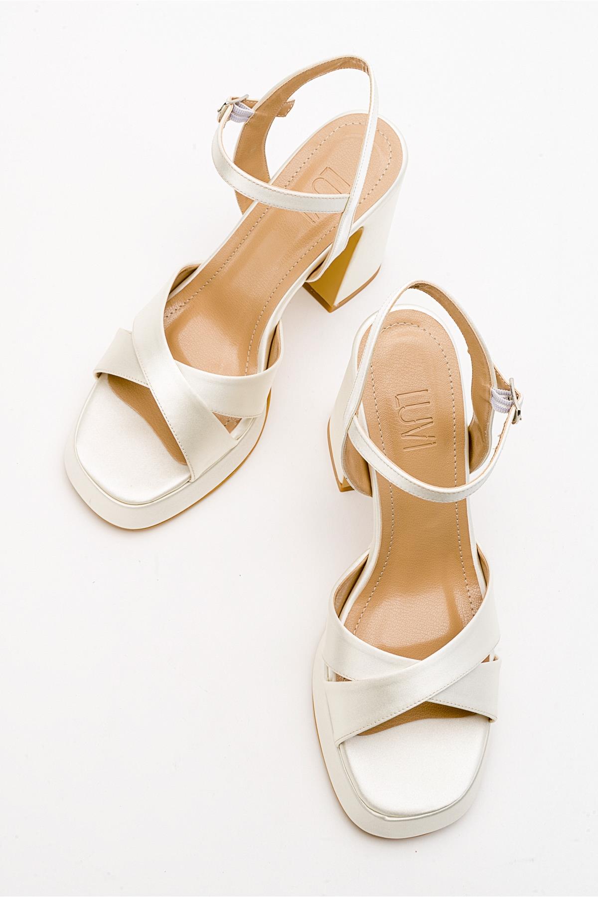 Lello - Ecru Beige Satin Platform Heel Shoe – heel view showing satin, leather, Vowalisse
