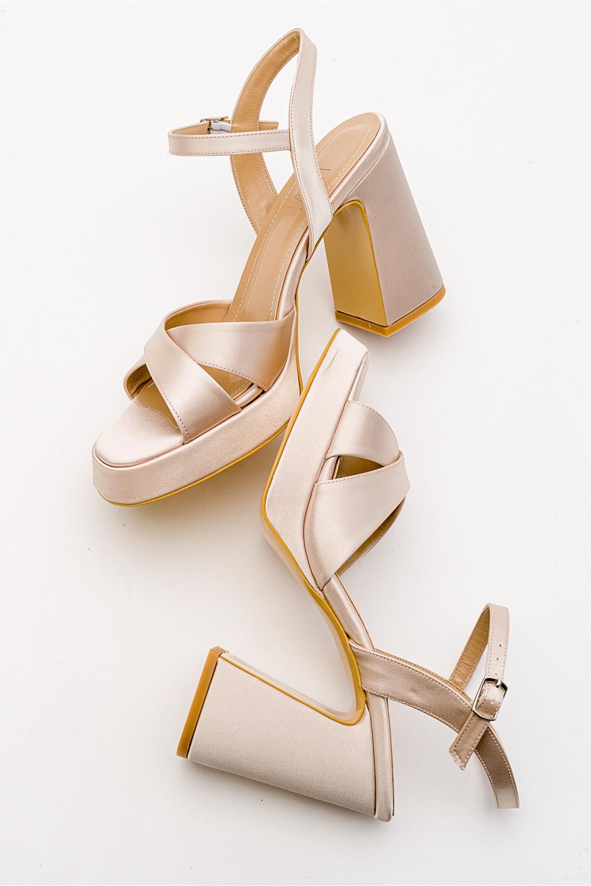 Lello - Beige Satin Platform Heel Shoe – detail view showing satin, leather, Vowalisse