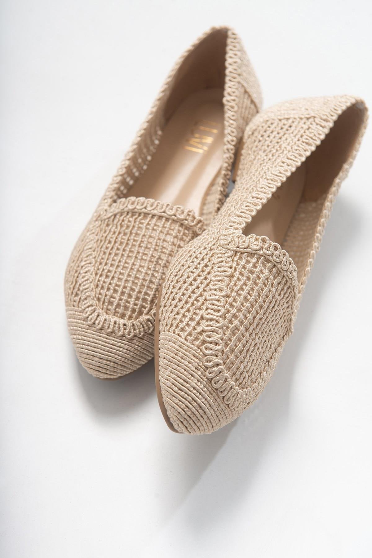 Mira Cream Beige Knit Ballet Flat – front three-quarter view showing leather, Vowalisse