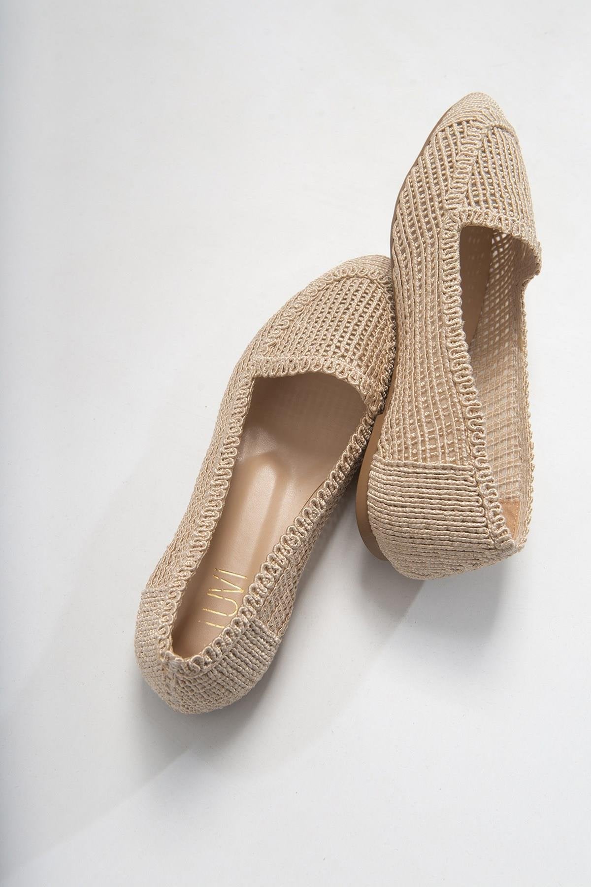 Mira Cream Beige Knit Ballet Flat – side view showing leather, Vowalisse