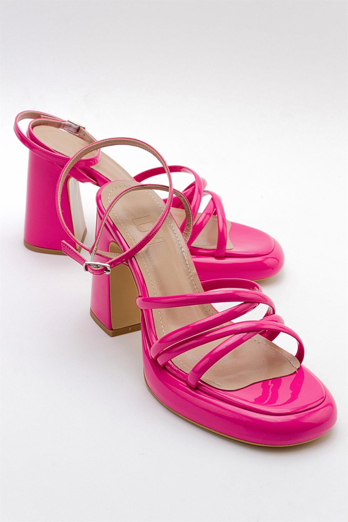 Oppe - Fuchsia Patent Platform High-Heel Shoe – front three-quarter view showing leather, Vowalisse