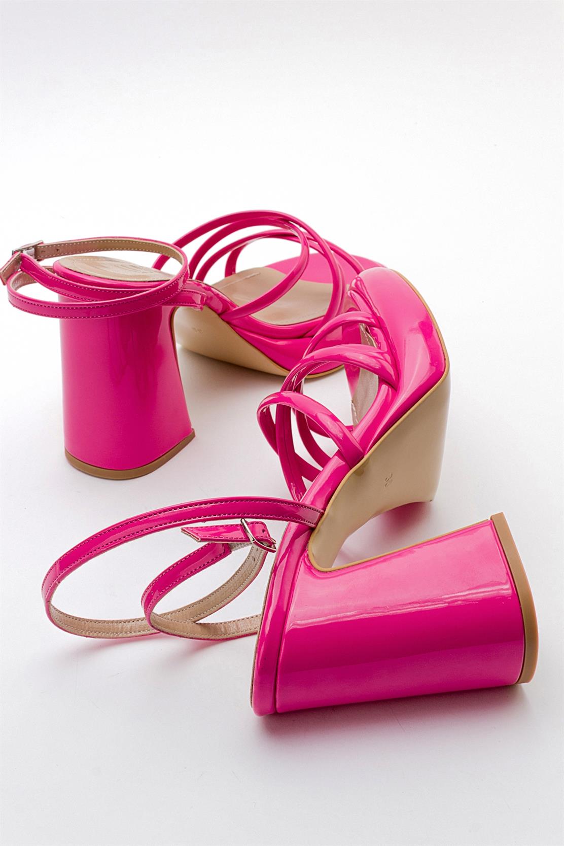 Oppe - Fuchsia Patent Platform High-Heel Shoe – heel view showing leather, Vowalisse
