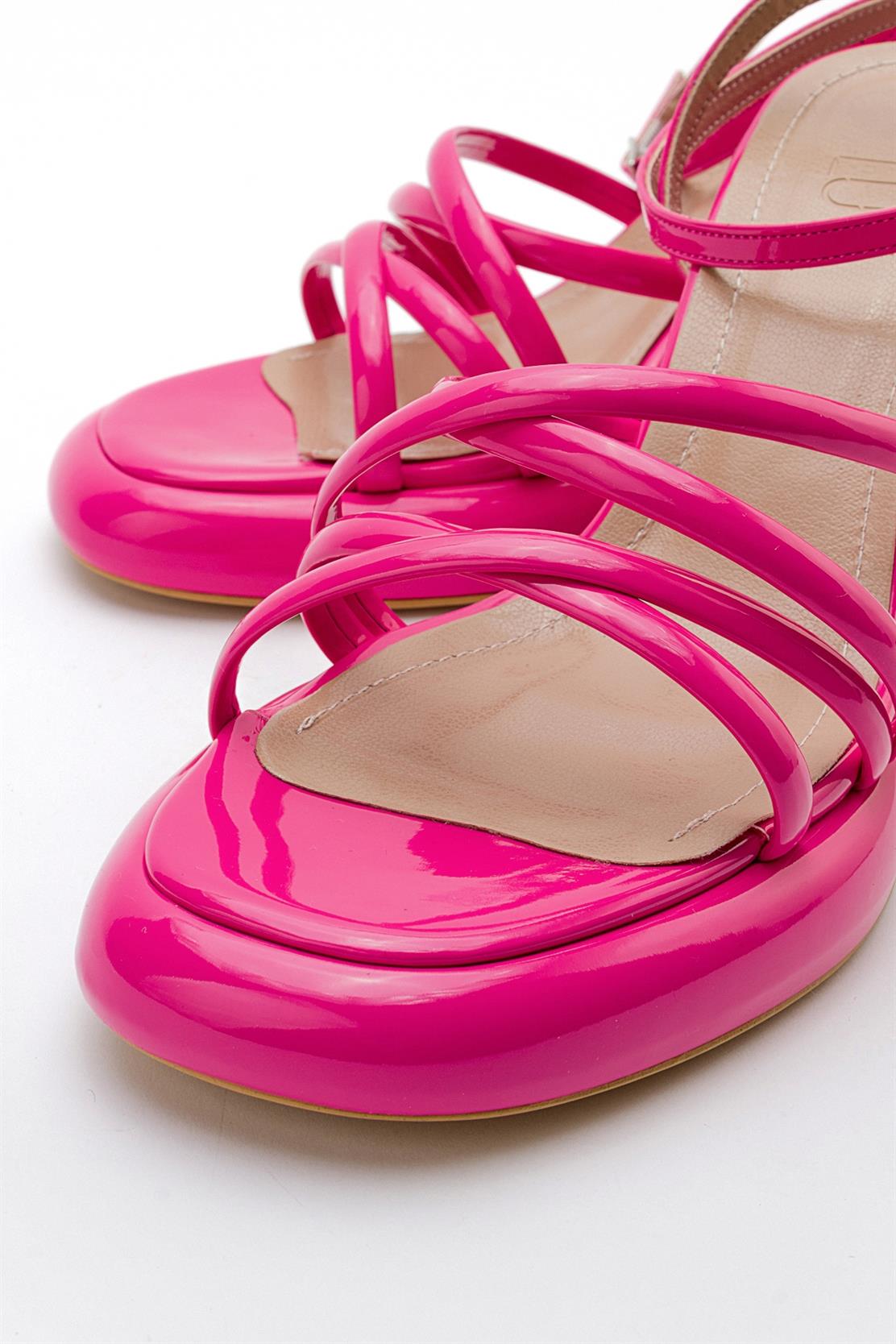 Oppe - Fuchsia Patent Platform High-Heel Shoe – back view showing leather, Vowalisse