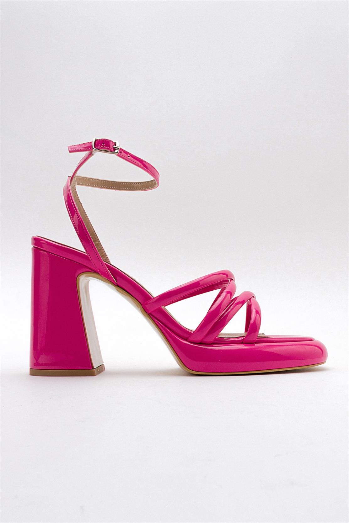 Oppe - Fuchsia Patent Platform High-Heel Shoe – top view showing leather, Vowalisse