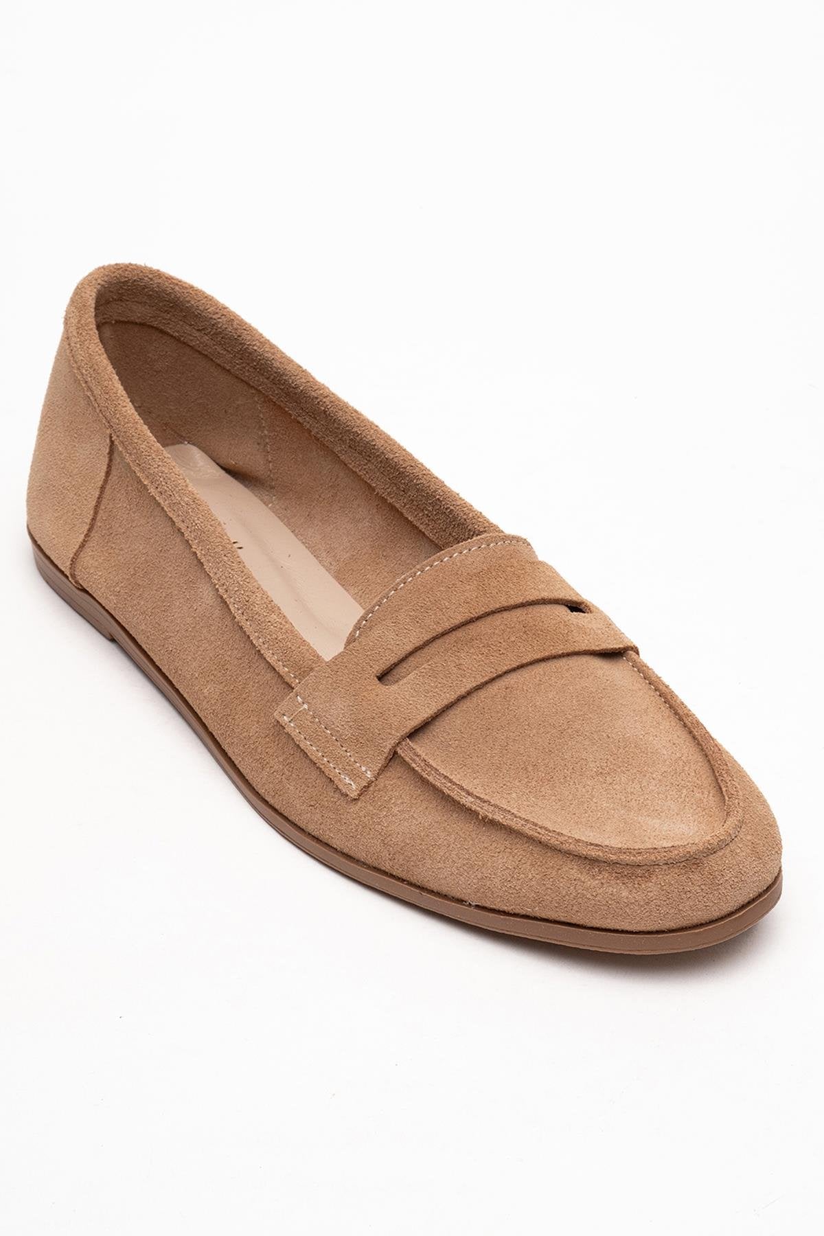 Dorothy - Camel Suede Leather Loafers – detail view showing leather, suede, Vowalisse