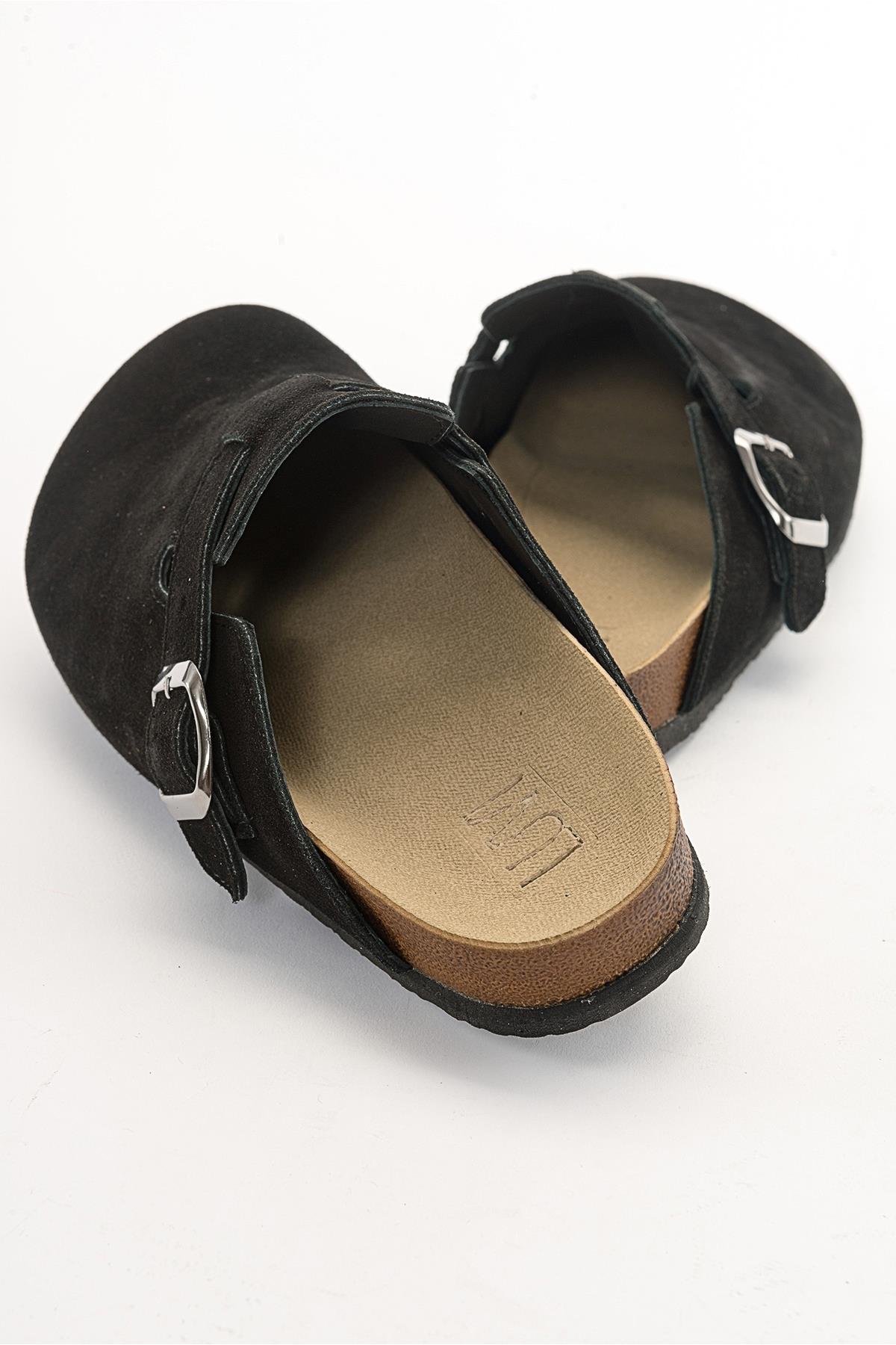 Gons - Black Suede Leather Clogs – heel view showing leather, suede, black, Vowalisse