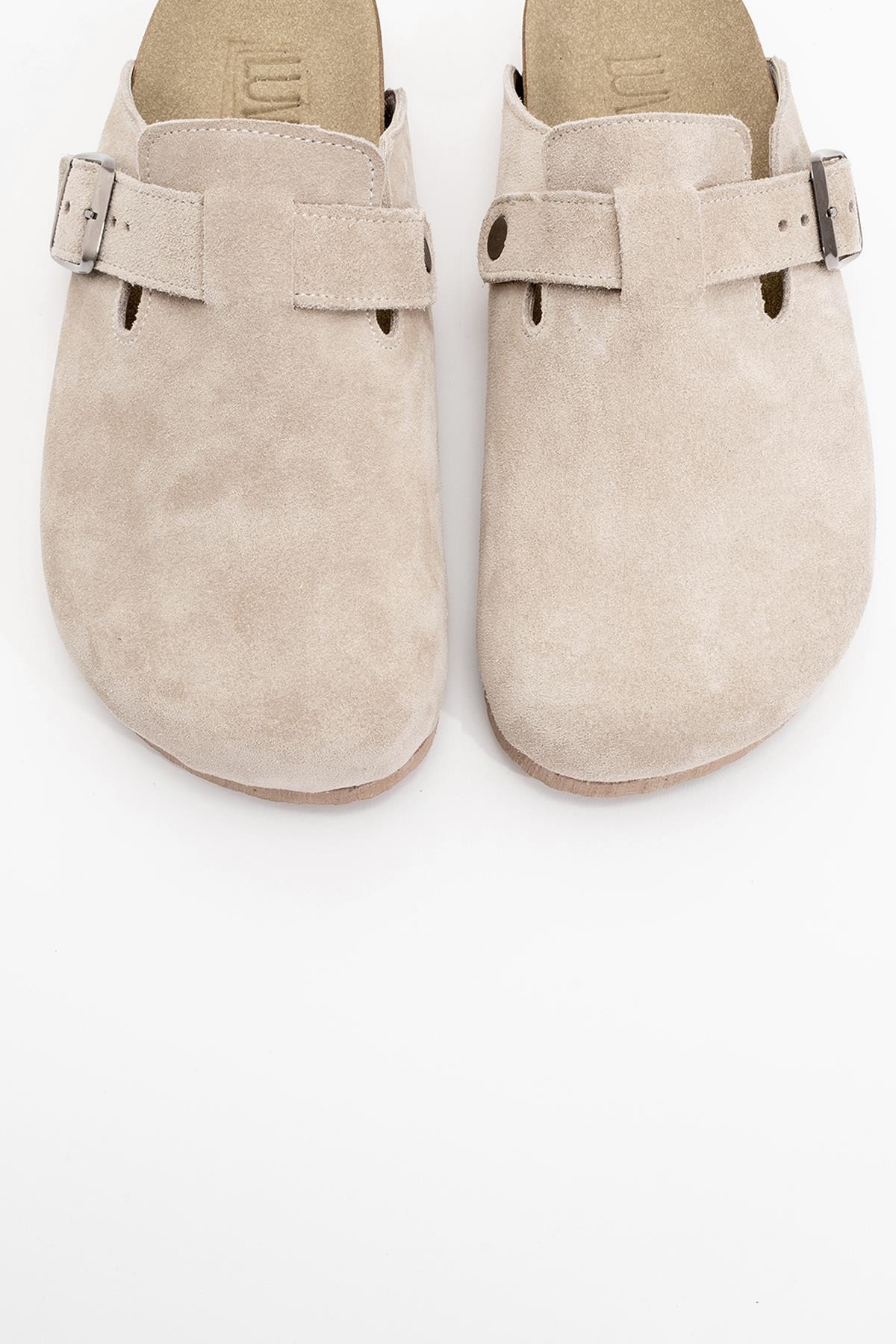 Gons - Beige Suede Leather Clogs – side view showing leather, suede, red, Vowalisse