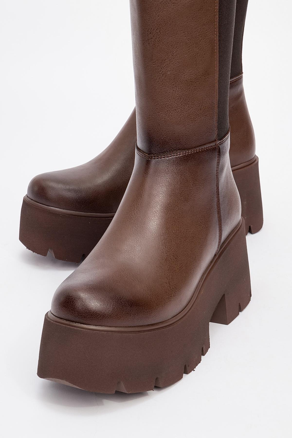Solo - Brown Elastic Platform Heel Boot – detail view showing leather, Vowalisse