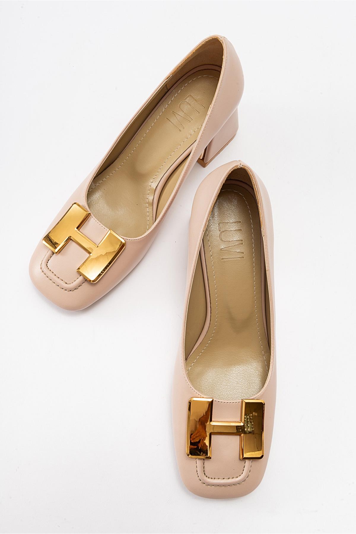 Elois - Beige Gold Buckled Heeled Shoe – heel view showing leather, gold, Vowalisse