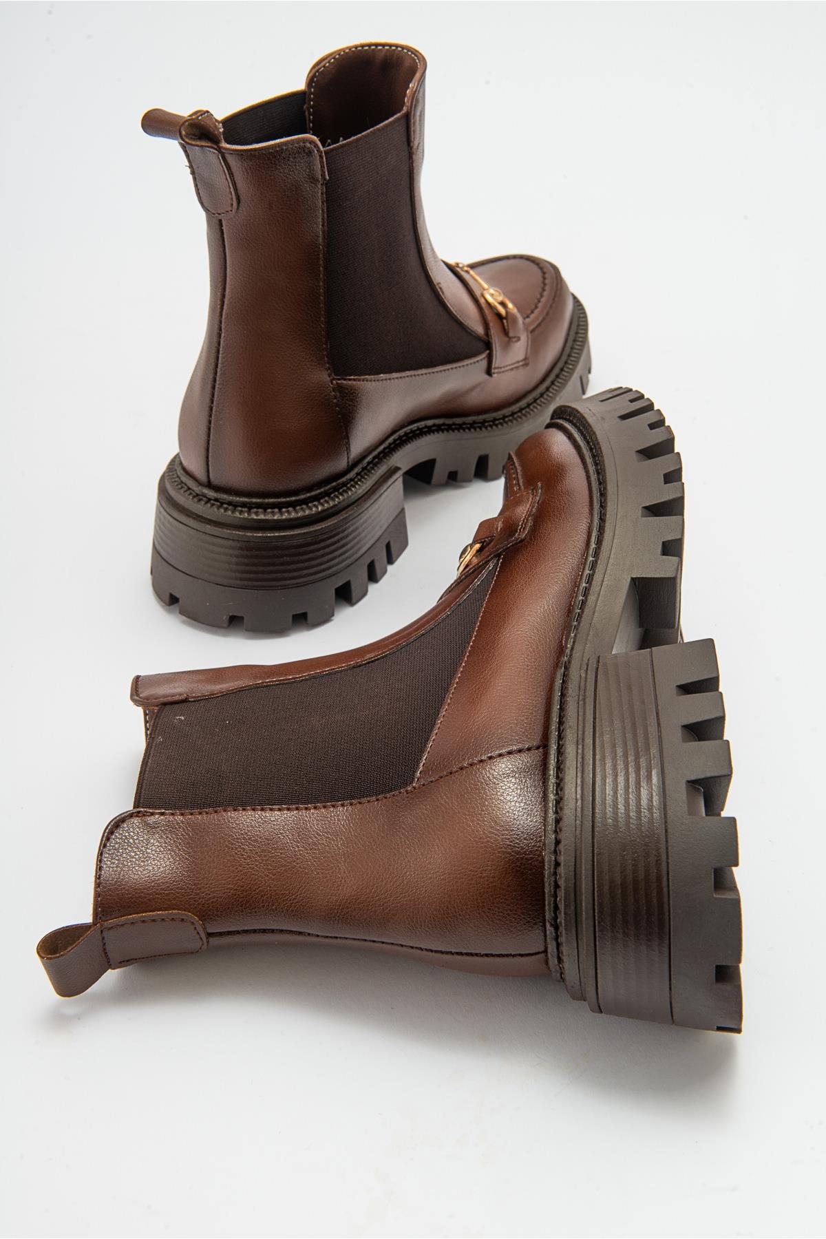 Vesper Cognac Brown Buckled Chelsea Boot – heel view showing leather, Vowalisse