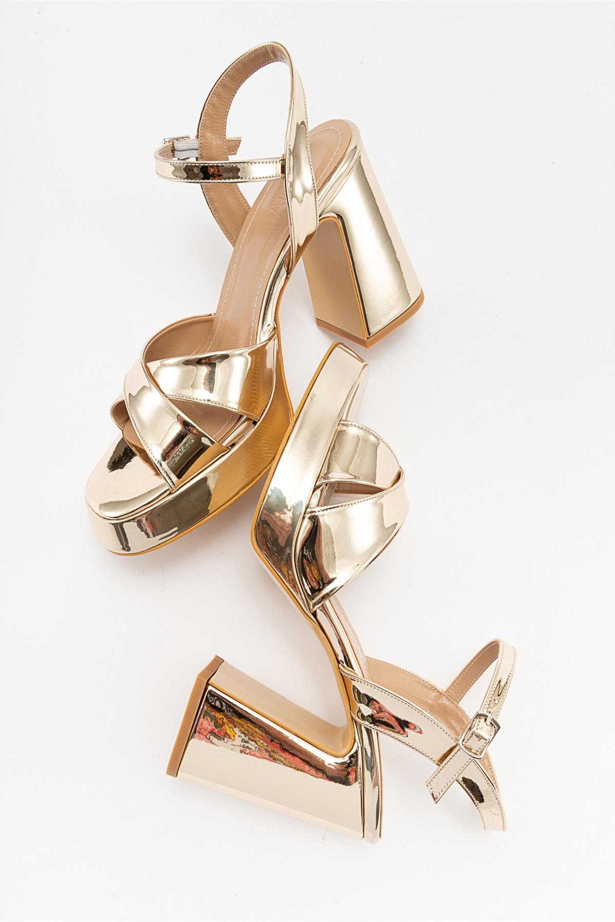Lello - Gold Platform Heel Shoe – back view showing leather, gold, Vowalisse