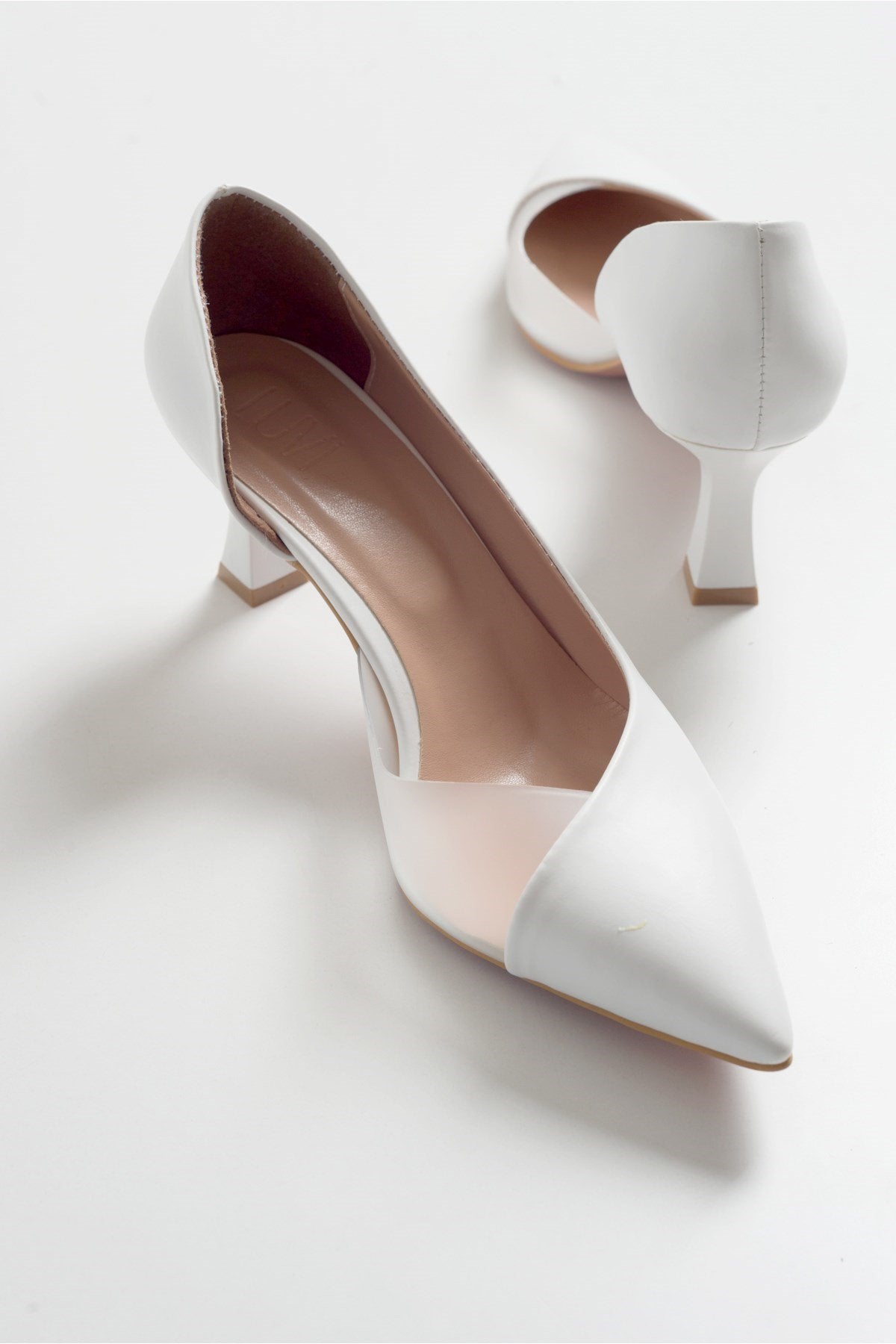 Vera White Pointed Toe Pump – front three-quarter view showing leather, white, Vowalisse