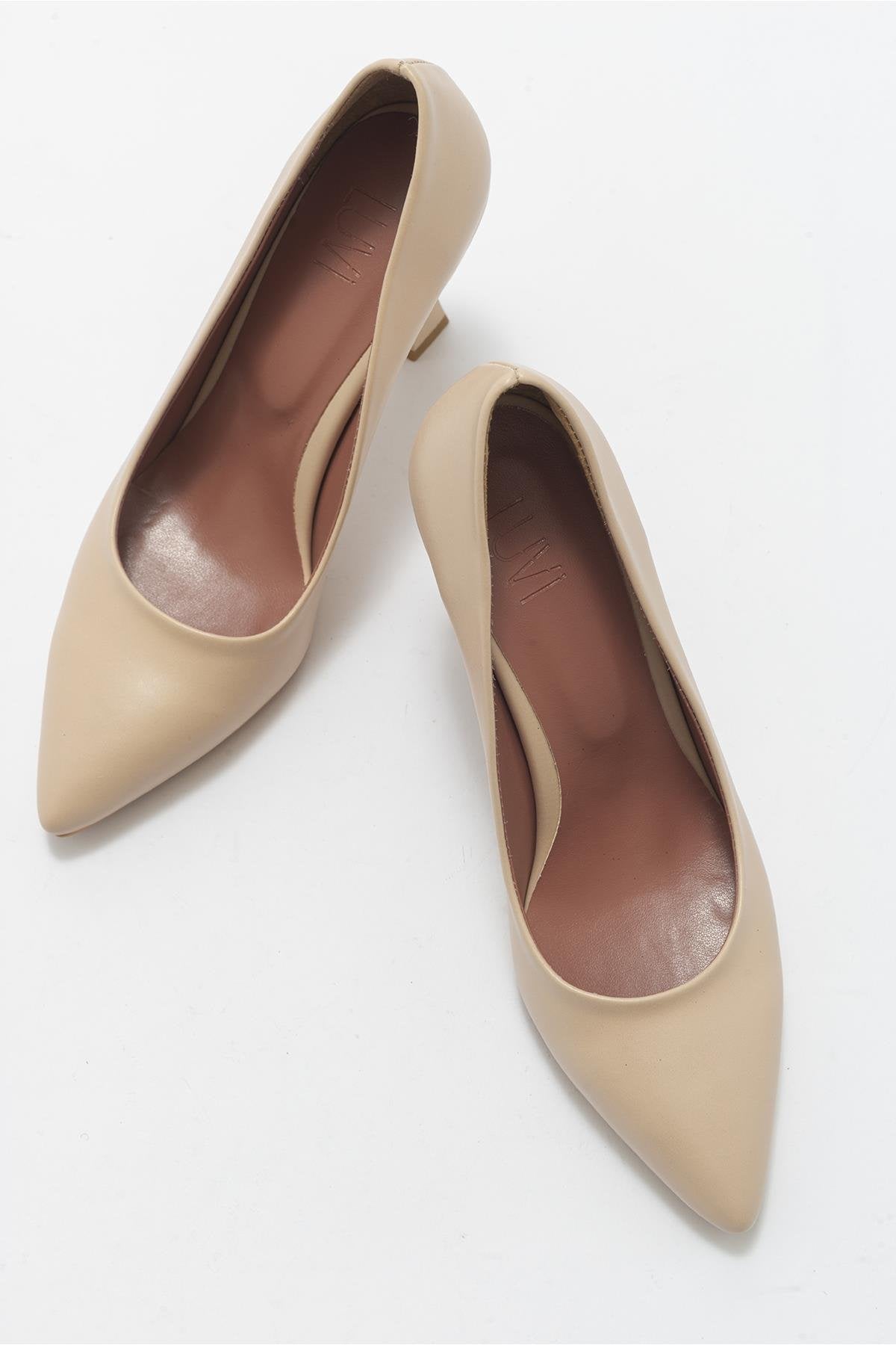 620 - Nude Heeled Shoe – heel view showing nude, Vowalisse